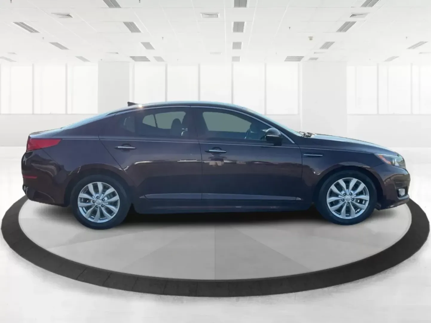 2015 Kia Optima LX (5XXGM4A72FG) with an Theta II 2.4L I-4 gasoline direct injection engine, located at 1951 S Dayton Lakeview Rd., New Carlisle, OH, 45344, (937) 908-9800, 39.890999, -84.050255 - **Discover the Perfect Blend of Comfort and Reliability with This 2015 Kia Optima LX Ideal for Your Daily Commute or Family Road Trips!**<br /> <br /> Are you ready to elevate your driving experience? The 2015 Kia Optima LX, available at Advantage Car and Credit in Fairborn, OH, is the answer to yo - Photo#1