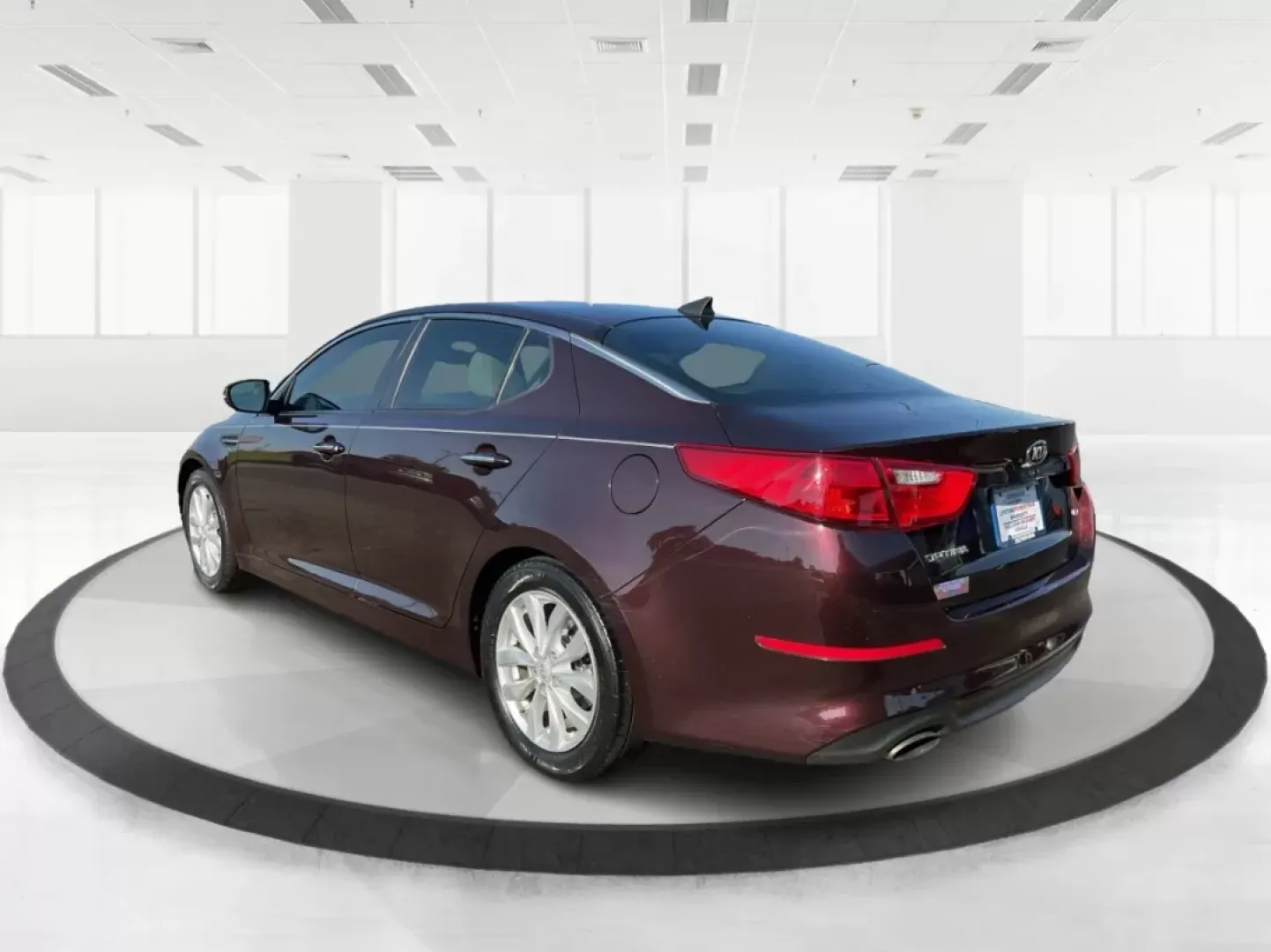 2015 Kia Optima LX (5XXGM4A72FG) with an Theta II 2.4L I-4 gasoline direct injection engine, located at 1951 S Dayton Lakeview Rd., New Carlisle, OH, 45344, (937) 908-9800, 39.890999, -84.050255 - **Discover the Perfect Blend of Comfort and Reliability with This 2015 Kia Optima LX Ideal for Your Daily Commute or Family Road Trips!**<br /> <br /> Are you ready to elevate your driving experience? The 2015 Kia Optima LX, available at Advantage Car and Credit in Fairborn, OH, is the answer to yo - Photo#4