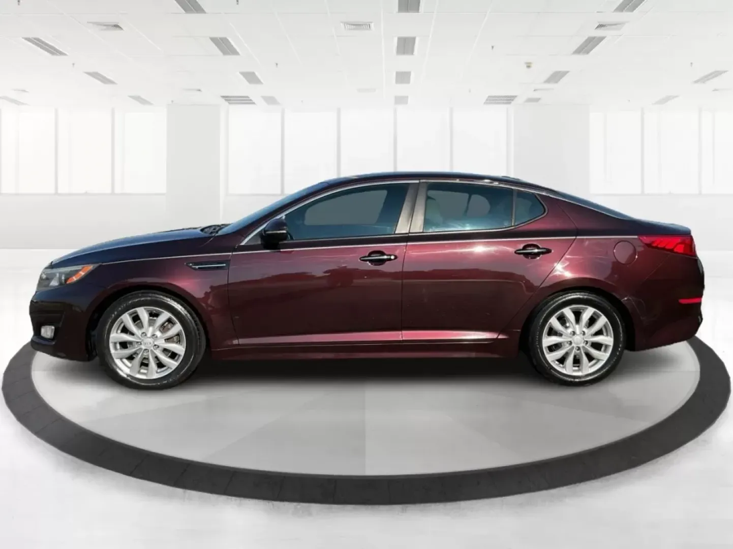 2015 Kia Optima LX (5XXGM4A72FG) with an Theta II 2.4L I-4 gasoline direct injection engine, located at 1951 S Dayton Lakeview Rd., New Carlisle, OH, 45344, (937) 908-9800, 39.890999, -84.050255 - **Discover the Perfect Blend of Comfort and Reliability with This 2015 Kia Optima LX Ideal for Your Daily Commute or Family Road Trips!**<br /> <br /> Are you ready to elevate your driving experience? The 2015 Kia Optima LX, available at Advantage Car and Credit in Fairborn, OH, is the answer to yo - Photo#5
