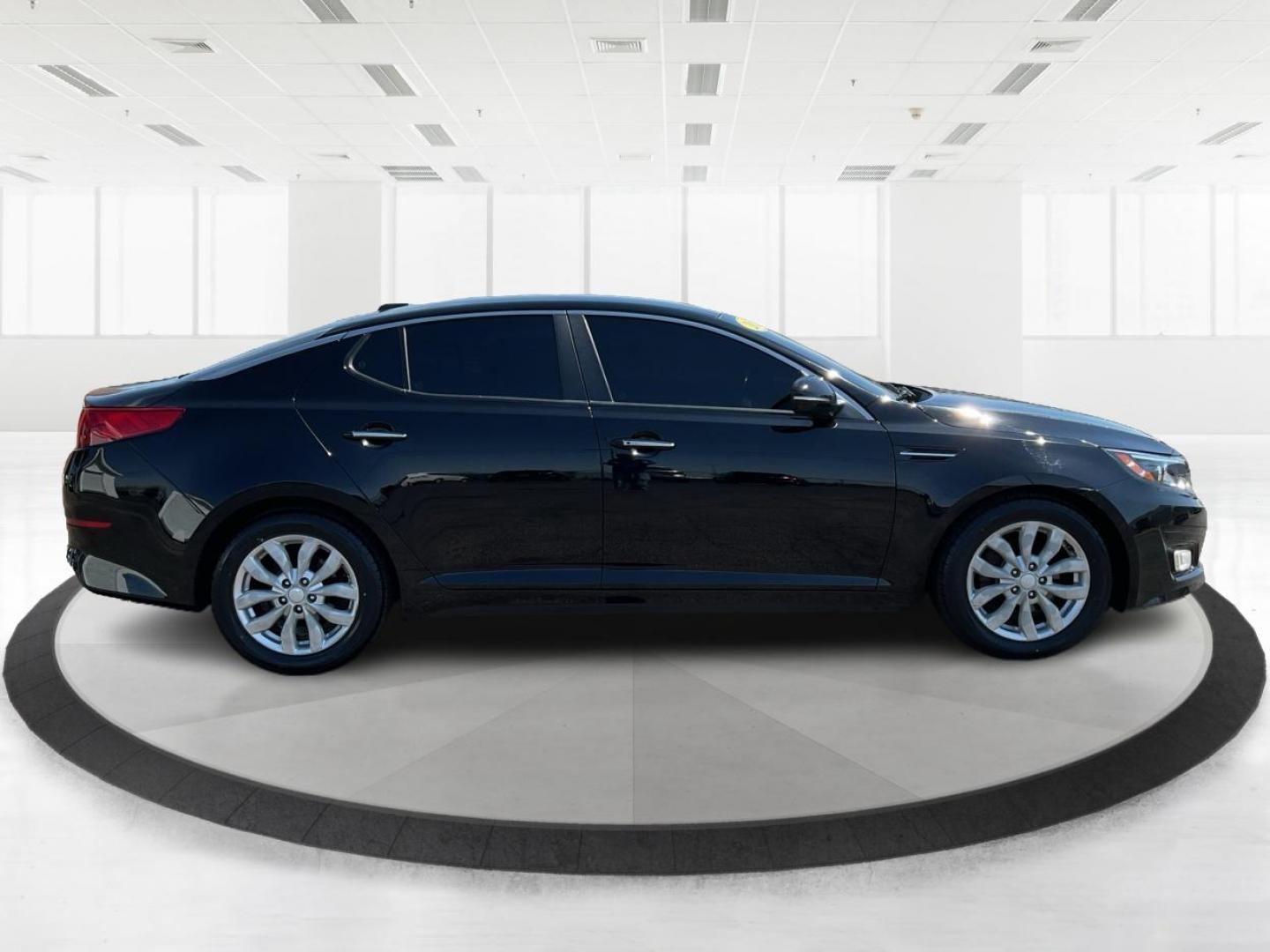 2015 Kia Optima EX (5XXGN4A72FG) with an Theta II 2.4L I-4 gasoline direct injection engine, located at 1951 S Dayton Lakeview Rd., New Carlisle, OH, 45344, (937) 908-9800, 39.890999, -84.050255 - 2015 Kia Optima EX - Photo#1