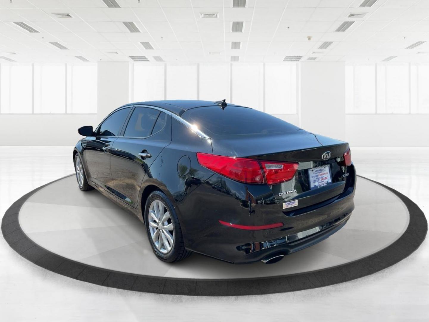 2015 Kia Optima EX (5XXGN4A72FG) with an Theta II 2.4L I-4 gasoline direct injection engine, located at 1951 S Dayton Lakeview Rd., New Carlisle, OH, 45344, (937) 908-9800, 39.890999, -84.050255 - 2015 Kia Optima EX - Photo#4