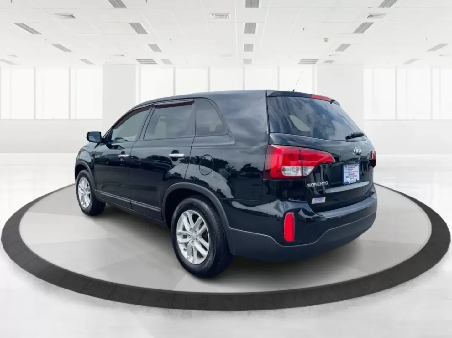 2015 Kia Sorento LX (5XYKT3A60FG) with an 2.4L I-4 gasoline direct injection engine, located at 880 E. National Road, Vandalia, OH, 45377, (937) 908-9800, 39.891918, -84.183594 - ### Discover Adventure with the 2015 Kia Sorento LX - Your Perfect Family SUV!<br /> <br /> Are you seeking the ideal vehicle for weekend getaways or daily commutes? Look no further! The 2015 Kia Sorento LX is the perfect SUV for growing families and adventure-seekers alike. With its spacious interi - Photo#4