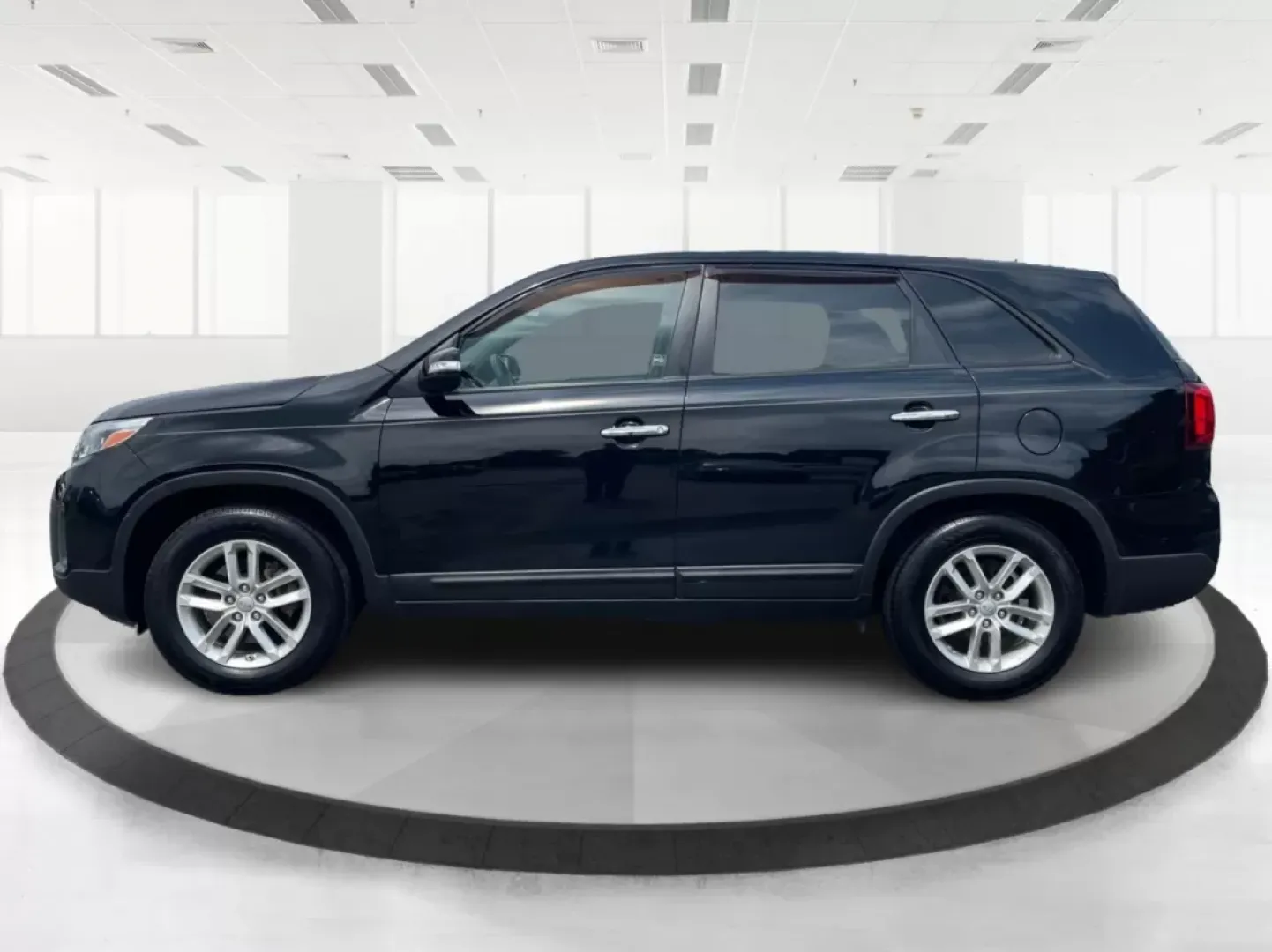 2015 Kia Sorento LX (5XYKT3A60FG) with an 2.4L I-4 gasoline direct injection engine, located at 880 E. National Road, Vandalia, OH, 45377, (937) 908-9800, 39.891918, -84.183594 - ### Discover Adventure with the 2015 Kia Sorento LX - Your Perfect Family SUV!<br /> <br /> Are you seeking the ideal vehicle for weekend getaways or daily commutes? Look no further! The 2015 Kia Sorento LX is the perfect SUV for growing families and adventure-seekers alike. With its spacious interi - Photo#5