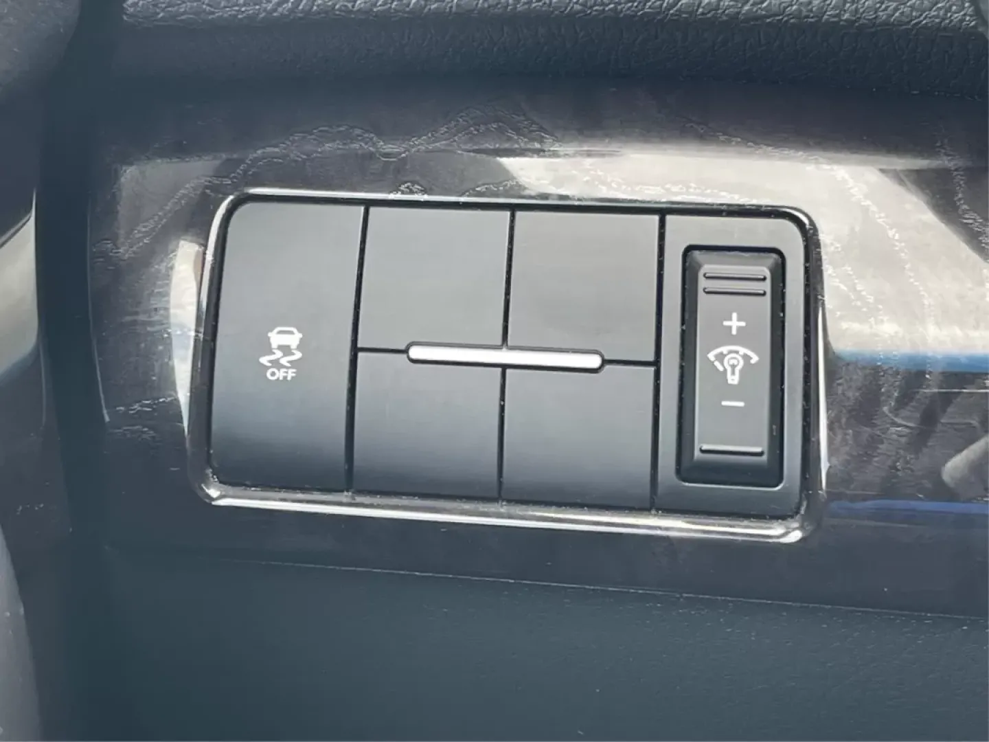 2015 Kia Sorento LX (5XYKT3A60FG) with an 2.4L I-4 gasoline direct injection engine, located at 880 E. National Road, Vandalia, OH, 45377, (937) 908-9800, 39.891918, -84.183594 - ### Discover Adventure with the 2015 Kia Sorento LX - Your Perfect Family SUV!<br /> <br /> Are you seeking the ideal vehicle for weekend getaways or daily commutes? Look no further! The 2015 Kia Sorento LX is the perfect SUV for growing families and adventure-seekers alike. With its spacious interi - Photo#17