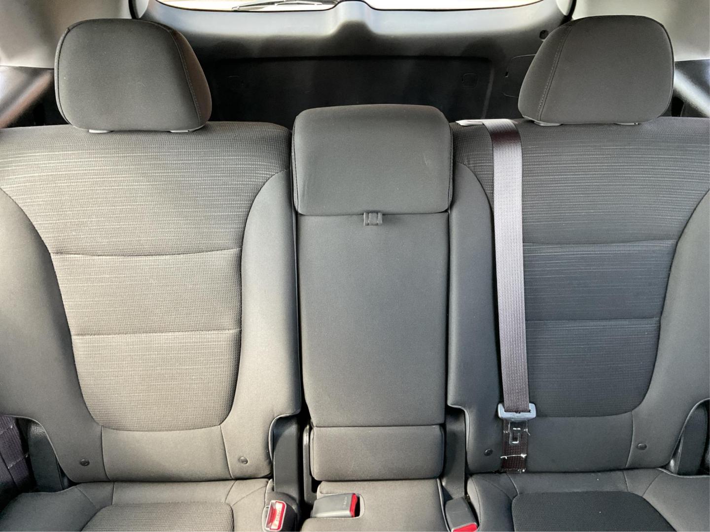 2015 Kia Sorento LX (5XYKT3A69FG) with an 2.4L I-4 gasoline direct injection engine, located at 1230 East Main St, Xenia, OH, 45385, (937) 908-9800, 39.688026, -83.910172 - 2015 Kia Sorento LX - Photo#12