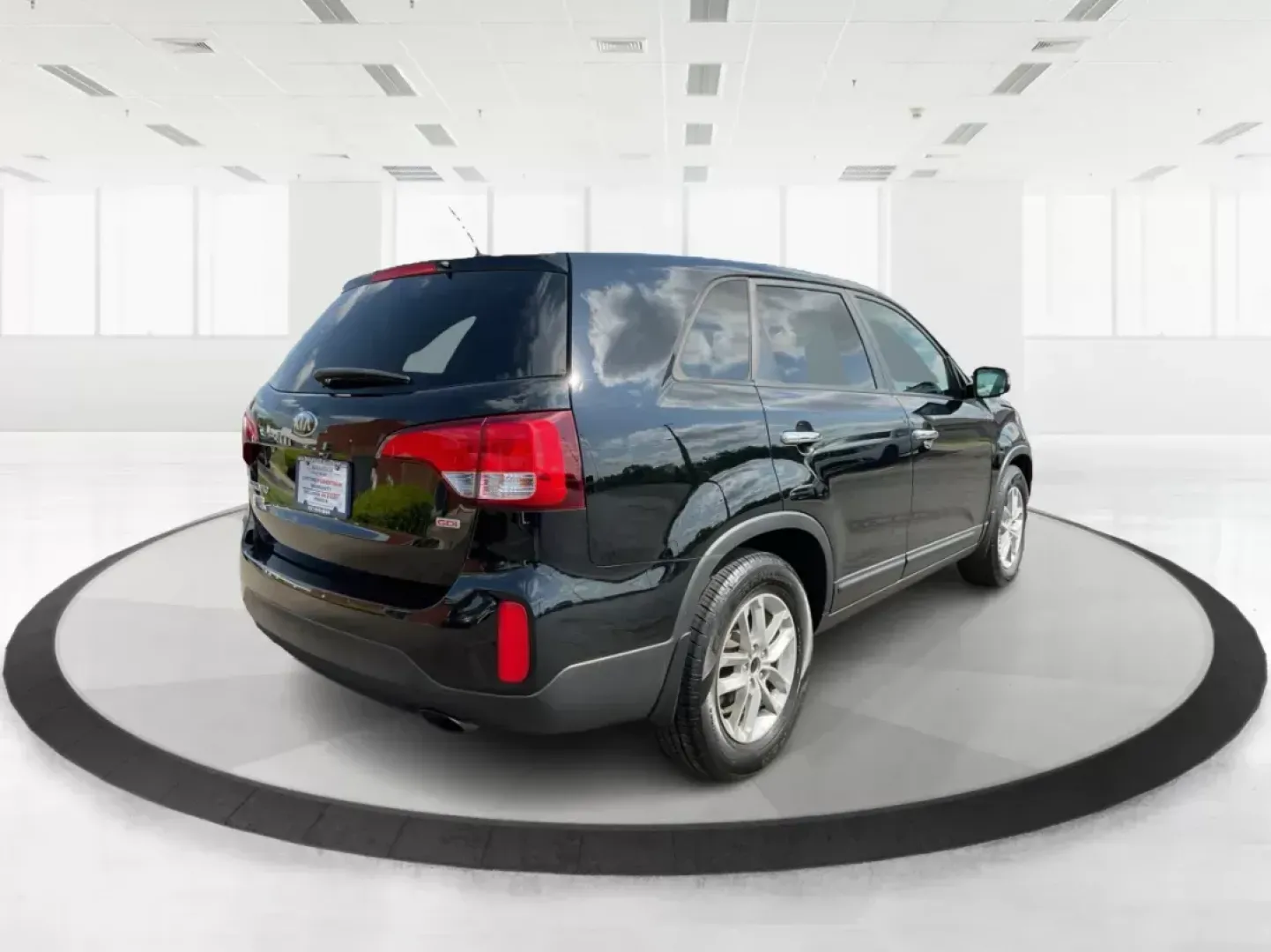 2015 Kia Sorento LX (5XYKT3A69FG) with an 2.4L I-4 gasoline direct injection engine, located at 1230 East Main St, Xenia, OH, 45385, (937) 908-9800, 39.688026, -83.910172 - Are you seeking a versatile vehicle that can effortlessly fit into your lifestyle, from family errands to weekend getaways? Look no further than this 2015 Kia Sorento LX, available now at Advantage Car and Credit in Fairborn, OH. With its spacious interior, advanced safety features, and impressive f - Photo#2