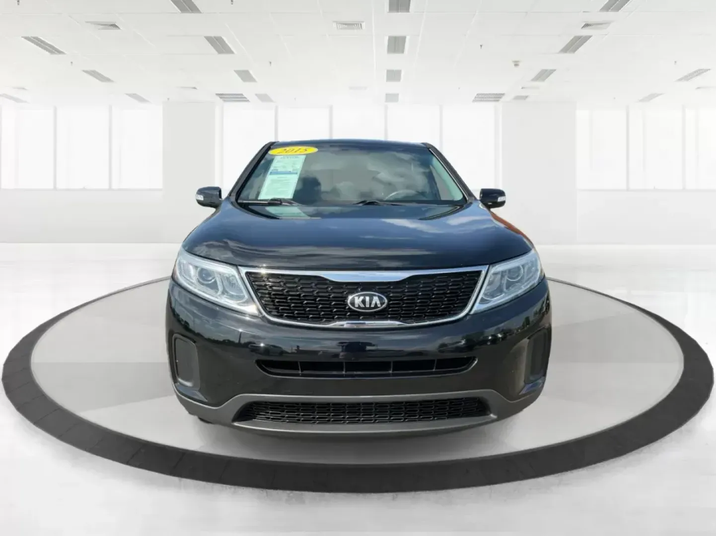 2015 Kia Sorento LX (5XYKT3A69FG) with an 2.4L I-4 gasoline direct injection engine, located at 1230 East Main St, Xenia, OH, 45385, (937) 908-9800, 39.688026, -83.910172 - Are you seeking a versatile vehicle that can effortlessly fit into your lifestyle, from family errands to weekend getaways? Look no further than this 2015 Kia Sorento LX, available now at Advantage Car and Credit in Fairborn, OH. With its spacious interior, advanced safety features, and impressive f - Photo#5