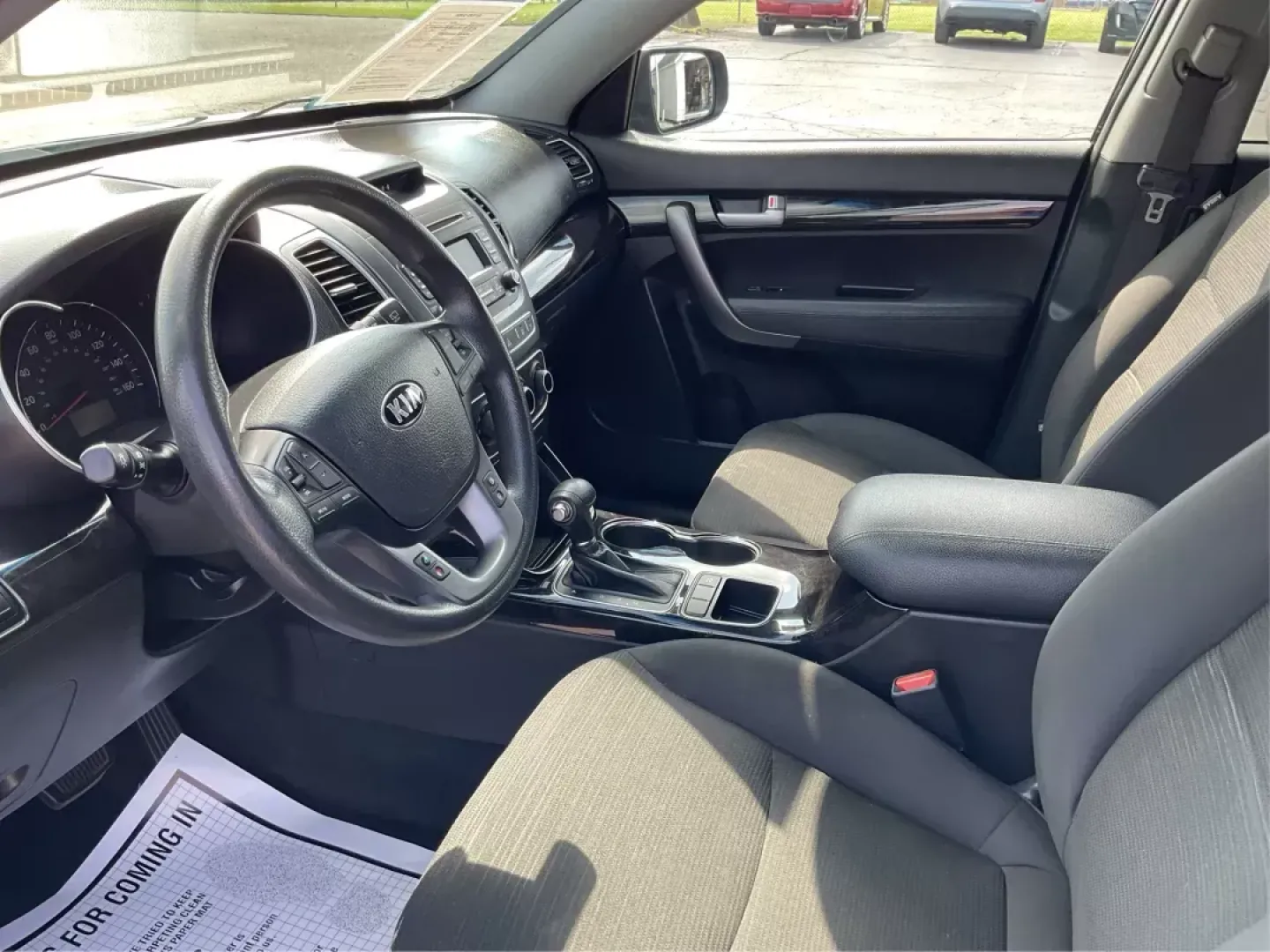 2015 Kia Sorento LX (5XYKT3A69FG) with an 2.4L I-4 gasoline direct injection engine, located at 1230 East Main St, Xenia, OH, 45385, (937) 908-9800, 39.688026, -83.910172 - Are you seeking a versatile vehicle that can effortlessly fit into your lifestyle, from family errands to weekend getaways? Look no further than this 2015 Kia Sorento LX, available now at Advantage Car and Credit in Fairborn, OH. With its spacious interior, advanced safety features, and impressive f - Photo#7