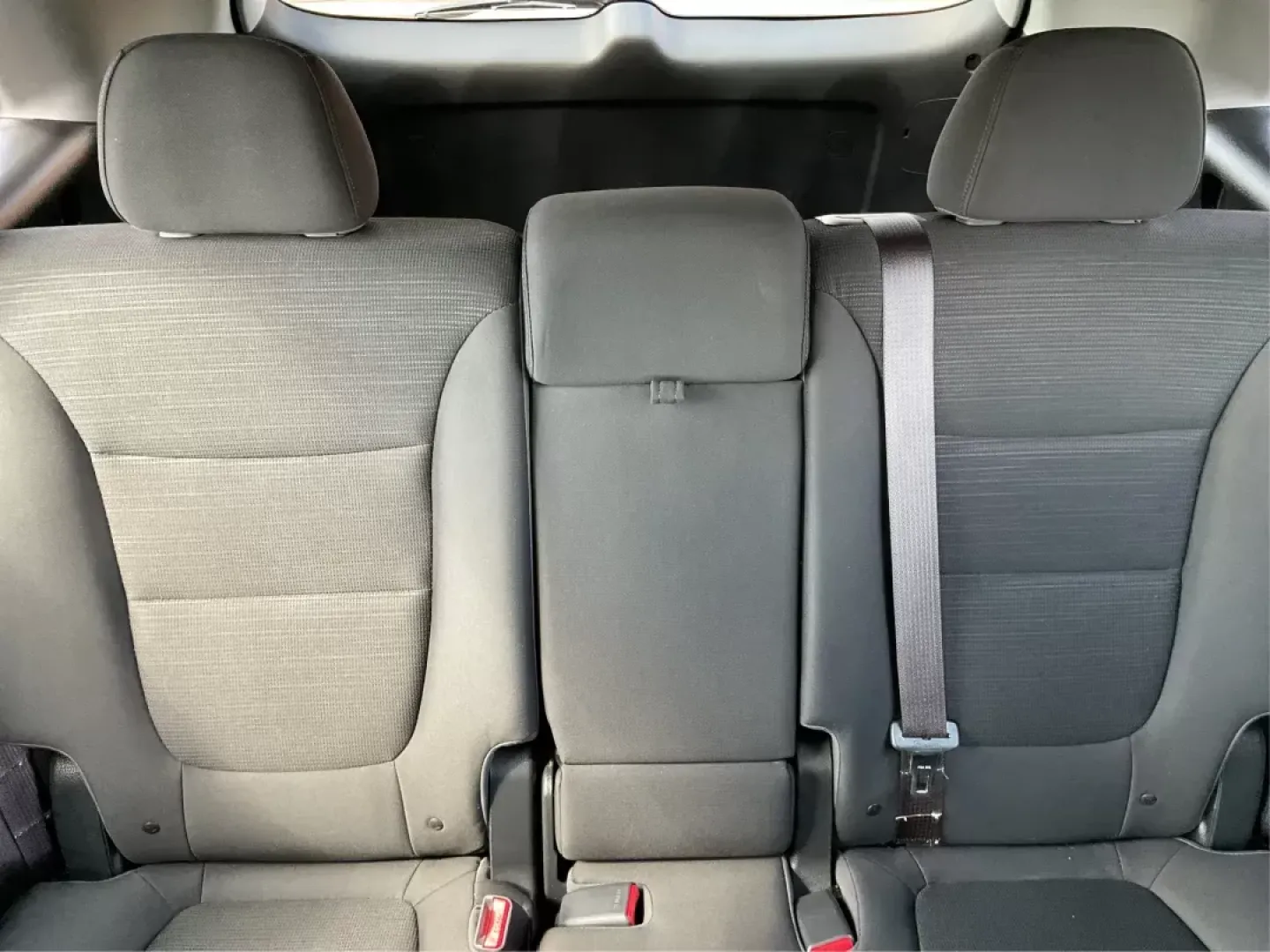 2015 Kia Sorento LX (5XYKT3A69FG) with an 2.4L I-4 gasoline direct injection engine, located at 1230 East Main St, Xenia, OH, 45385, (937) 908-9800, 39.688026, -83.910172 - Are you seeking a versatile vehicle that can effortlessly fit into your lifestyle, from family errands to weekend getaways? Look no further than this 2015 Kia Sorento LX, available now at Advantage Car and Credit in Fairborn, OH. With its spacious interior, advanced safety features, and impressive f - Photo#11