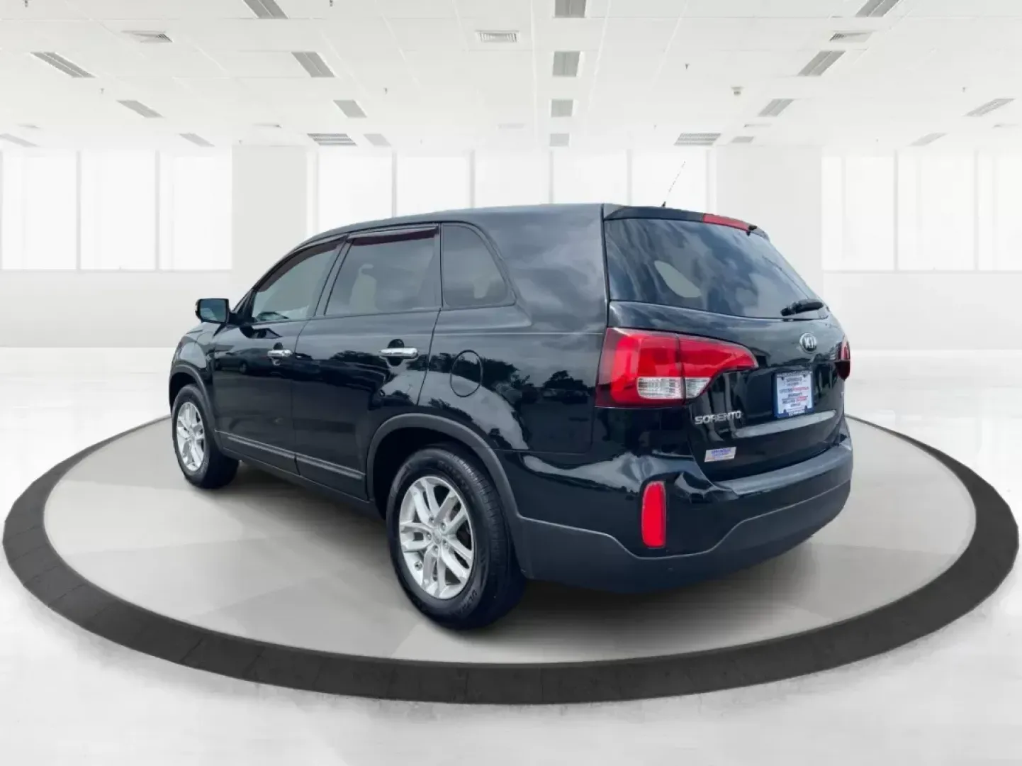 2015 Kia Sorento LX (5XYKT3A60FG) with an 2.4L I-4 gasoline direct injection engine, located at 880 E. National Road, Vandalia, OH, 45377, (937) 908-9800, 39.891918, -84.183594 - ### Discover Adventure with the 2015 Kia Sorento LX - Your Perfect Family SUV!<br /> <br /> Are you seeking the ideal vehicle for weekend getaways or daily commutes? Look no further! The 2015 Kia Sorento LX is the perfect SUV for growing families and adventure-seekers alike. With its spacious interi - Photo#4