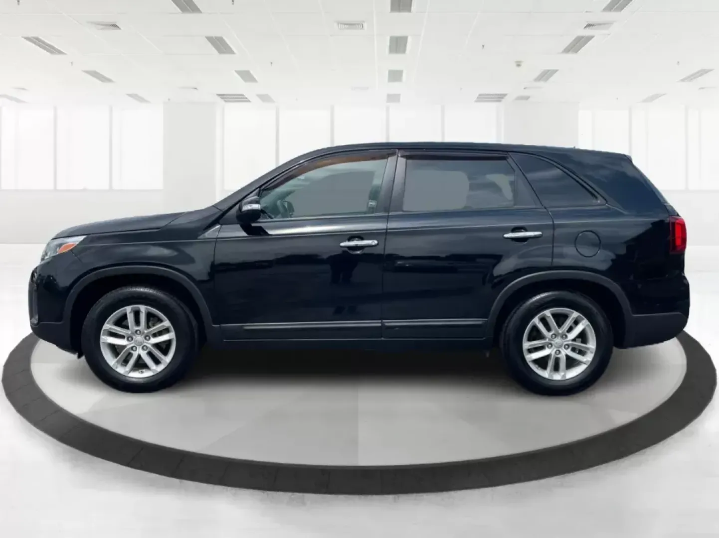 2015 Kia Sorento LX (5XYKT3A60FG) with an 2.4L I-4 gasoline direct injection engine, located at 880 E. National Road, Vandalia, OH, 45377, (937) 908-9800, 39.891918, -84.183594 - ### Discover Adventure with the 2015 Kia Sorento LX - Your Perfect Family SUV!<br /> <br /> Are you seeking the ideal vehicle for weekend getaways or daily commutes? Look no further! The 2015 Kia Sorento LX is the perfect SUV for growing families and adventure-seekers alike. With its spacious interi - Photo#5