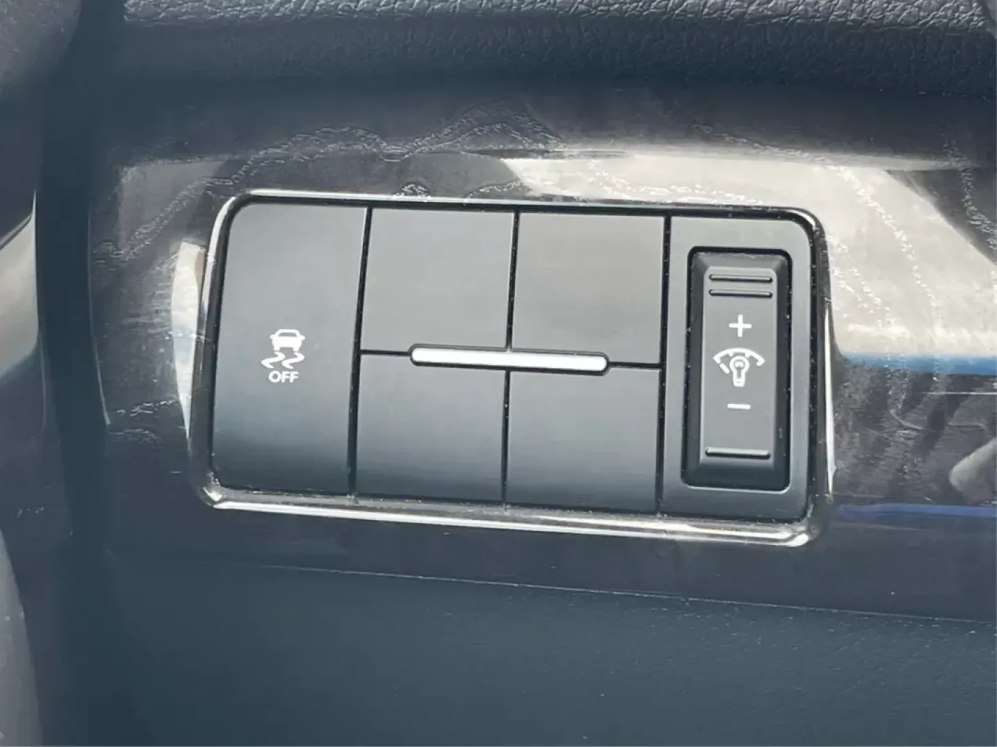 2015 Kia Sorento LX (5XYKT3A60FG) with an 2.4L I-4 gasoline direct injection engine, located at 880 E. National Road, Vandalia, OH, 45377, (937) 908-9800, 39.891918, -84.183594 - ### Discover Adventure with the 2015 Kia Sorento LX - Your Perfect Family SUV!<br /> <br /> Are you seeking the ideal vehicle for weekend getaways or daily commutes? Look no further! The 2015 Kia Sorento LX is the perfect SUV for growing families and adventure-seekers alike. With its spacious interi - Photo#16