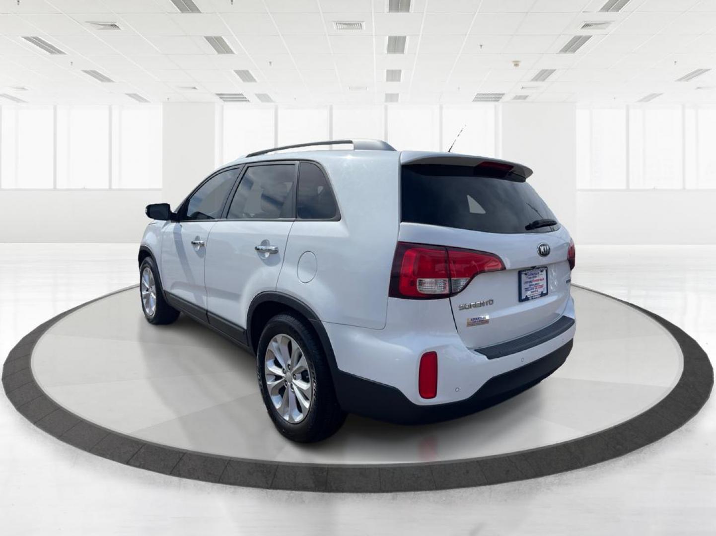 2015 Kia Sorento EX V6 (5XYKU4A74FG) with an Lambda II 3.3L V-6 gasoline direct injection engine, located at 8750 N County Rd 25A, Piqua, OH, 45356, (937) 908-9800, 40.164391, -84.232513 - 2015 Kia Sorento EX V6 - Photo#4
