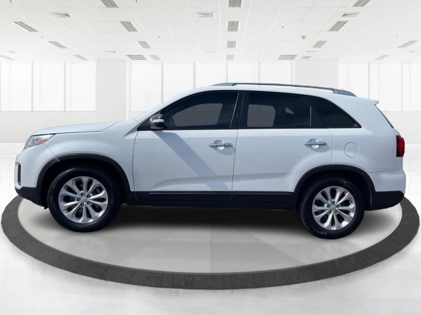 2015 Kia Sorento EX V6 (5XYKU4A74FG) with an Lambda II 3.3L V-6 gasoline direct injection engine, located at 8750 N County Rd 25A, Piqua, OH, 45356, (937) 908-9800, 40.164391, -84.232513 - 2015 Kia Sorento EX V6 - Photo#5