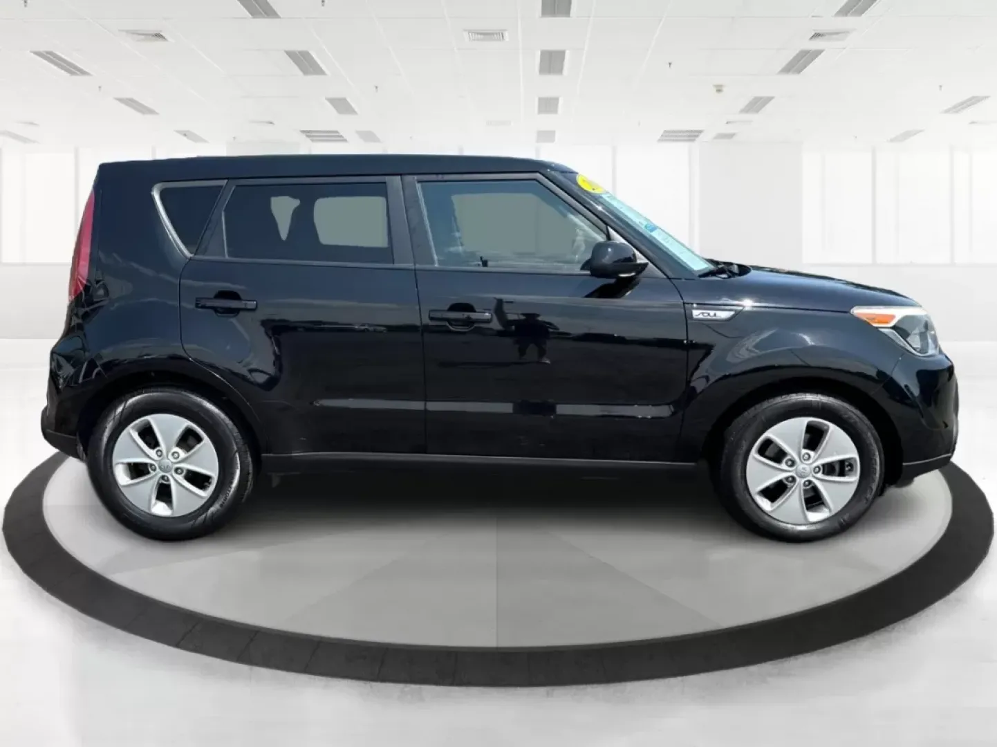 2015 Kia Soul Base (KNDJN2A26F7) with an 1.6L L4 DOHC 16V engine, located at 1184 Kauffman Ave, Fairborn, OH, 45324, (937) 908-9800, 39.807072, -84.030914 - Discover the perfect blend of style, functionality, and affordability with the 2015 Kia Soul, now available at Advantage Car and Credit in Fairborn, OH! This versatile wagon is not just a vehicle; it's a lifestyle choice, ideal for anyone from growing families to budget-conscious commuters. With its - Photo#1