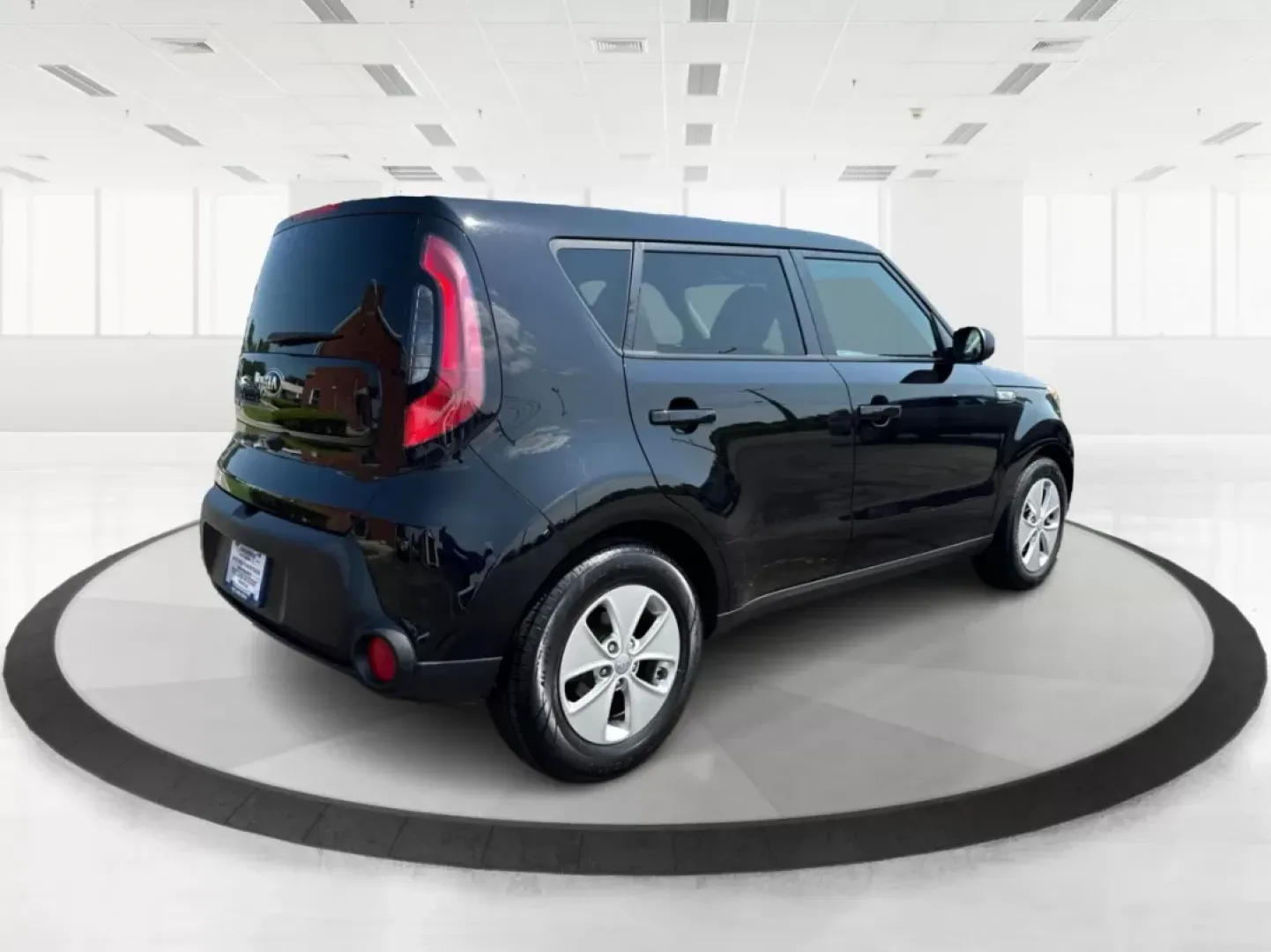 2015 Kia Soul Base (KNDJN2A26F7) with an 1.6L L4 DOHC 16V engine, located at 1184 Kauffman Ave, Fairborn, OH, 45324, (937) 908-9800, 39.807072, -84.030914 - Discover the perfect blend of style, functionality, and affordability with the 2015 Kia Soul, now available at Advantage Car and Credit in Fairborn, OH! This versatile wagon is not just a vehicle; it's a lifestyle choice, ideal for anyone from growing families to budget-conscious commuters. With its - Photo#2