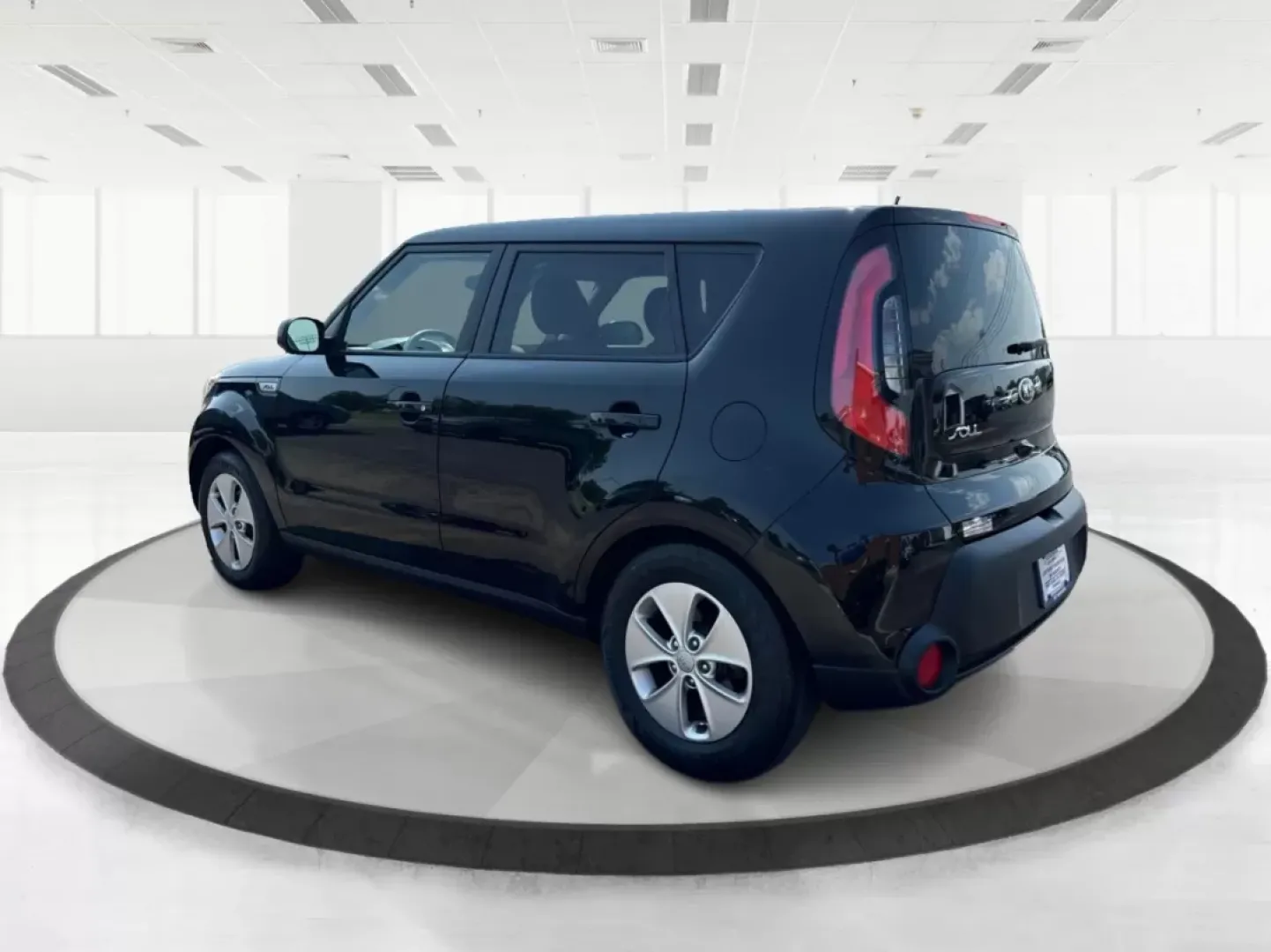 2015 Kia Soul Base (KNDJN2A26F7) with an 1.6L L4 DOHC 16V engine, located at 1184 Kauffman Ave, Fairborn, OH, 45324, (937) 908-9800, 39.807072, -84.030914 - Discover the perfect blend of style, functionality, and affordability with the 2015 Kia Soul, now available at Advantage Car and Credit in Fairborn, OH! This versatile wagon is not just a vehicle; it's a lifestyle choice, ideal for anyone from growing families to budget-conscious commuters. With its - Photo#4