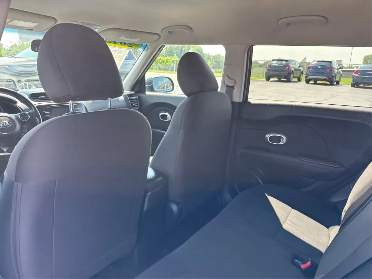 2015 Kia Soul Base (KNDJN2A26F7) with an 1.6L L4 DOHC 16V engine, located at 1184 Kauffman Ave, Fairborn, OH, 45324, (937) 908-9800, 39.807072, -84.030914 - Discover the perfect blend of style, functionality, and affordability with the 2015 Kia Soul, now available at Advantage Car and Credit in Fairborn, OH! This versatile wagon is not just a vehicle; it's a lifestyle choice, ideal for anyone from growing families to budget-conscious commuters. With its - Photo#9