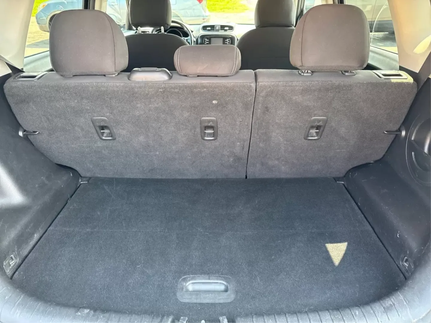2015 Kia Soul Base (KNDJN2A26F7) with an 1.6L L4 DOHC 16V engine, located at 1184 Kauffman Ave, Fairborn, OH, 45324, (937) 908-9800, 39.807072, -84.030914 - Discover the perfect blend of style, functionality, and affordability with the 2015 Kia Soul, now available at Advantage Car and Credit in Fairborn, OH! This versatile wagon is not just a vehicle; it's a lifestyle choice, ideal for anyone from growing families to budget-conscious commuters. With its - Photo#11