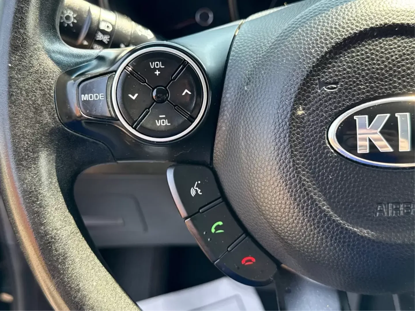 2015 Kia Soul Base (KNDJN2A26F7) with an 1.6L L4 DOHC 16V engine, located at 1184 Kauffman Ave, Fairborn, OH, 45324, (937) 908-9800, 39.807072, -84.030914 - Discover the perfect blend of style, functionality, and affordability with the 2015 Kia Soul, now available at Advantage Car and Credit in Fairborn, OH! This versatile wagon is not just a vehicle; it's a lifestyle choice, ideal for anyone from growing families to budget-conscious commuters. With its - Photo#15