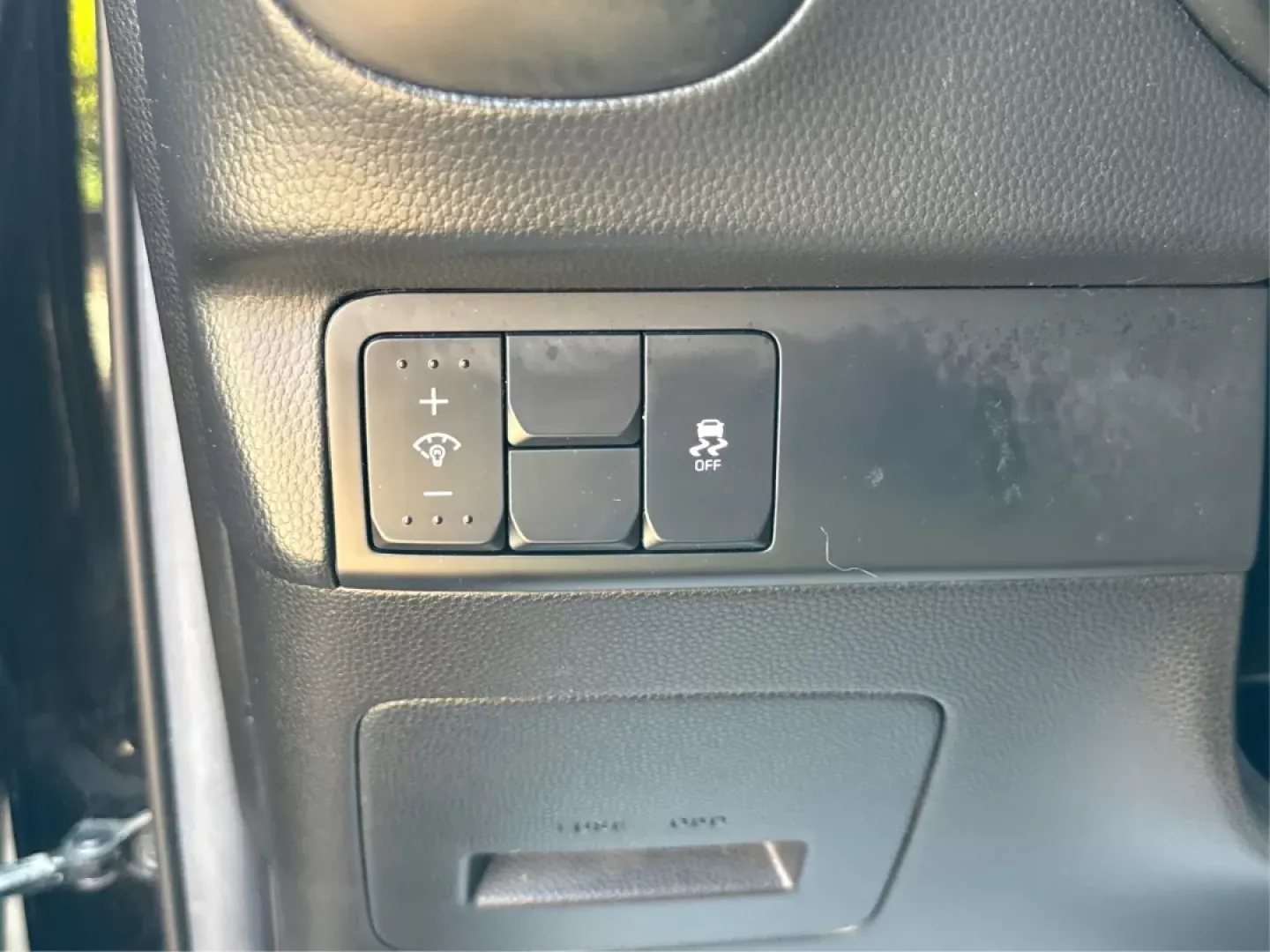 2015 Kia Soul Base (KNDJN2A26F7) with an 1.6L L4 DOHC 16V engine, located at 1184 Kauffman Ave, Fairborn, OH, 45324, (937) 908-9800, 39.807072, -84.030914 - Discover the perfect blend of style, functionality, and affordability with the 2015 Kia Soul, now available at Advantage Car and Credit in Fairborn, OH! This versatile wagon is not just a vehicle; it's a lifestyle choice, ideal for anyone from growing families to budget-conscious commuters. With its - Photo#16