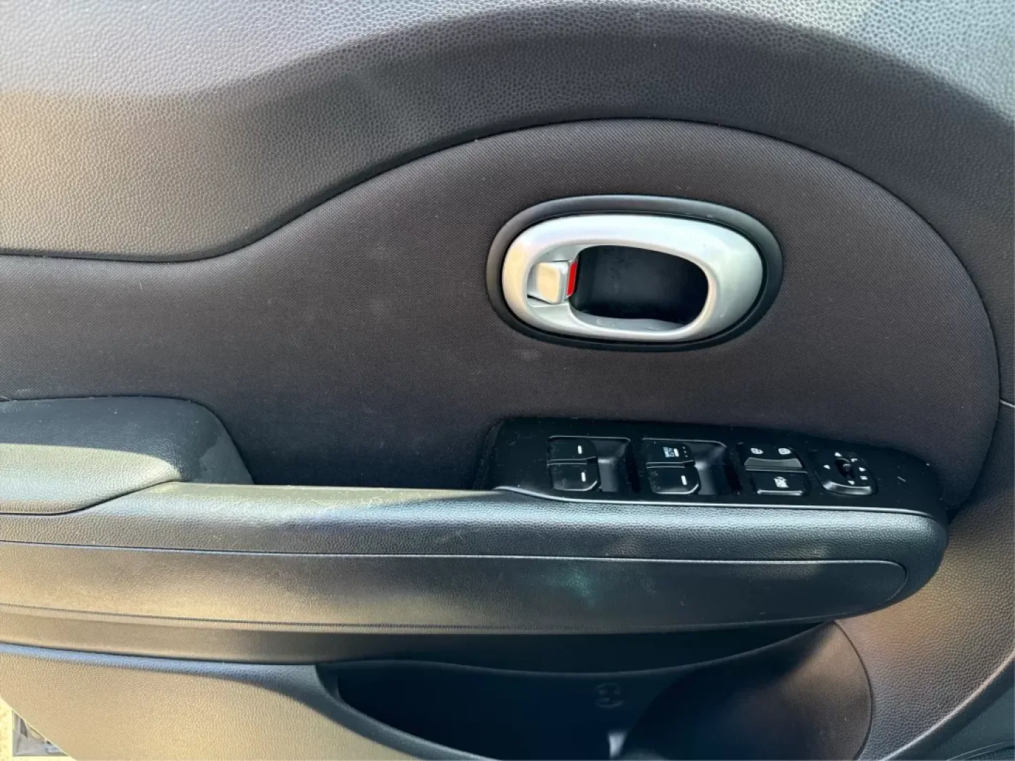 2015 Kia Soul Base (KNDJN2A26F7) with an 1.6L L4 DOHC 16V engine, located at 1184 Kauffman Ave, Fairborn, OH, 45324, (937) 908-9800, 39.807072, -84.030914 - Discover the perfect blend of style, functionality, and affordability with the 2015 Kia Soul, now available at Advantage Car and Credit in Fairborn, OH! This versatile wagon is not just a vehicle; it's a lifestyle choice, ideal for anyone from growing families to budget-conscious commuters. With its - Photo#18