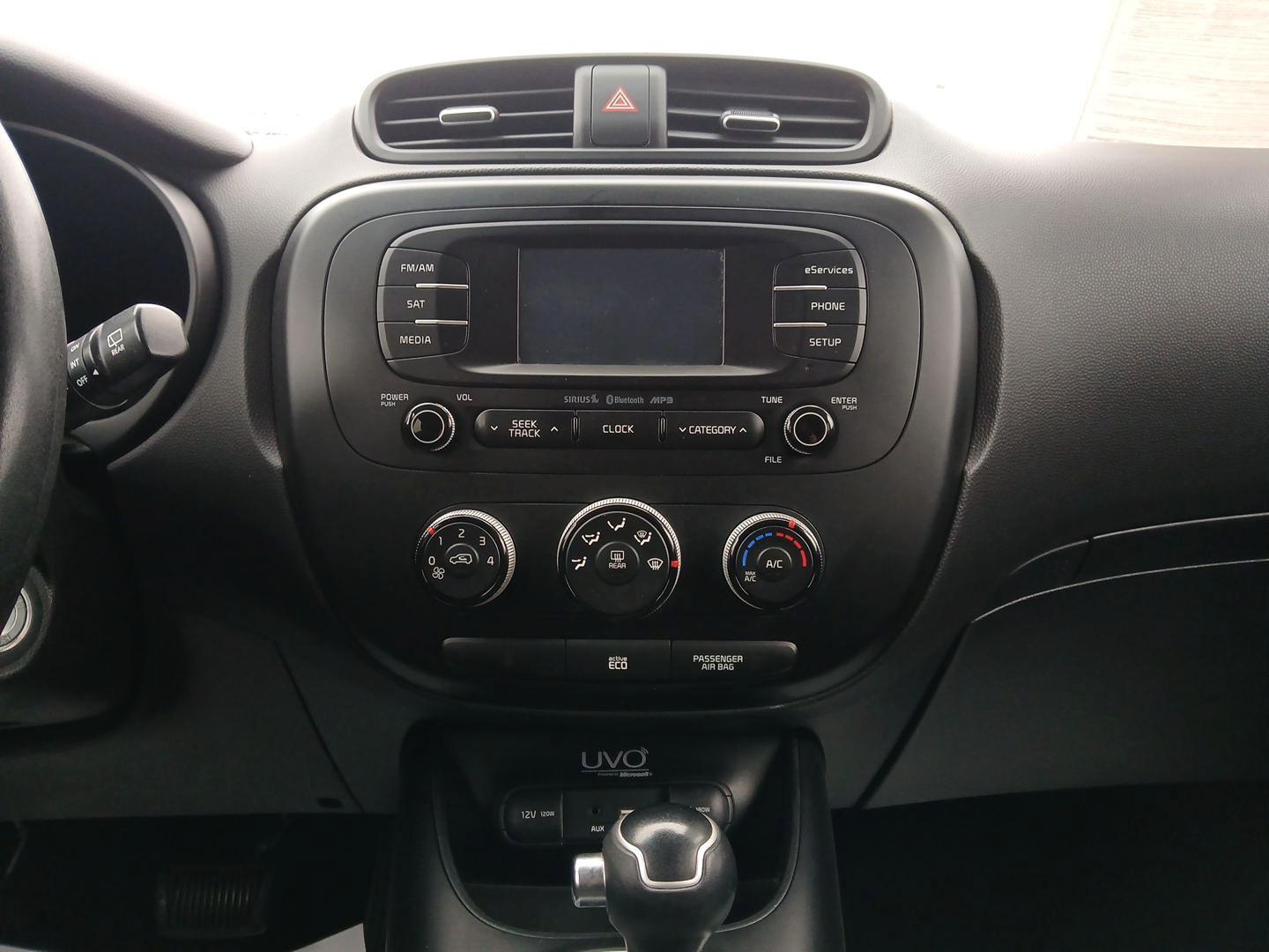 2015 Kia Soul Base (KNDJN2A26F7) with an 1.6L L4 DOHC 16V engine, located at 1184 Kauffman Ave, Fairborn, OH, 45324, (937) 908-9800, 39.807072, -84.030914 - 2015 Kia Soul Base - Photo#12