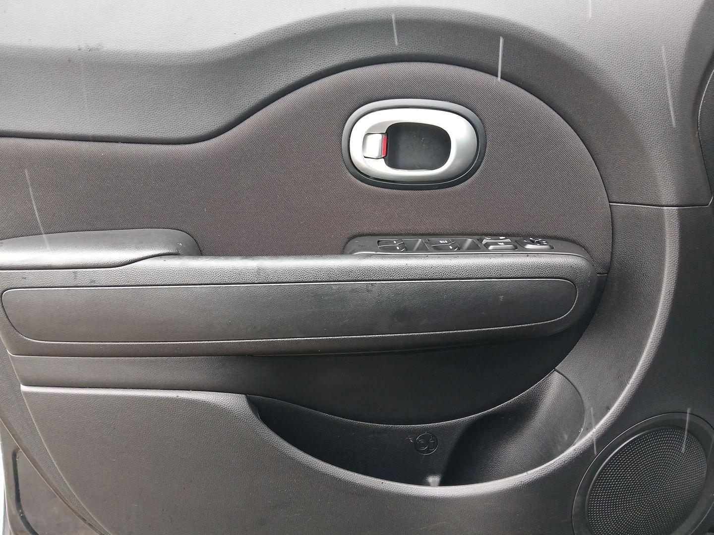 2015 Kia Soul Base (KNDJN2A26F7) with an 1.6L L4 DOHC 16V engine, located at 1184 Kauffman Ave, Fairborn, OH, 45324, (937) 908-9800, 39.807072, -84.030914 - 2015 Kia Soul Base - Photo#17
