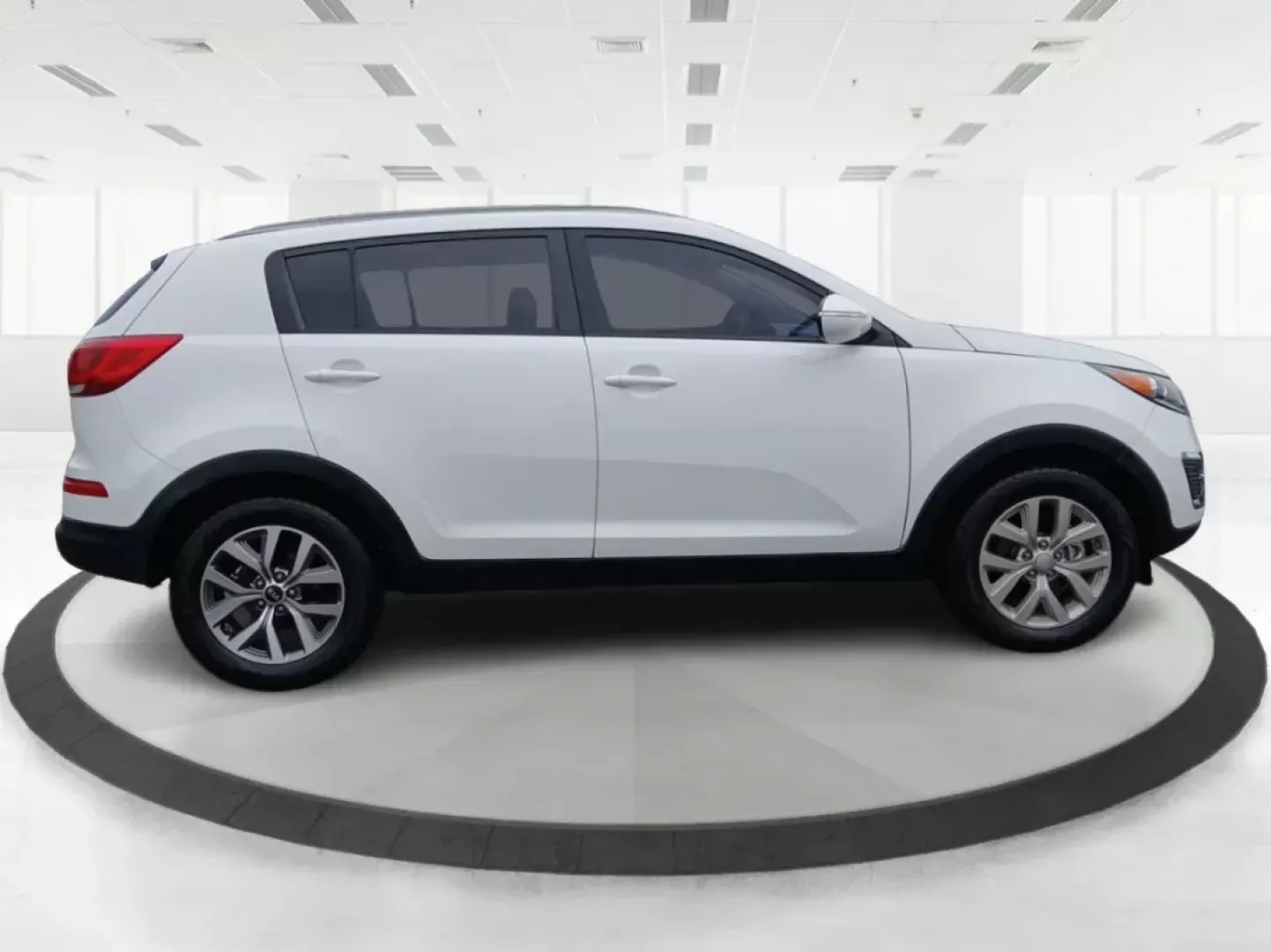 2015 Kia Sportage LX FWD (KNDPB3AC9F7) with an 2.4L V6 DOHC 24V engine, 6-Speed Automatic transmission, located at 880 E. National Road, Vandalia, OH, 45377, (937) 908-9800, 39.891918, -84.183594 - 2015 Kia Sportage LX FWD - Photo#1