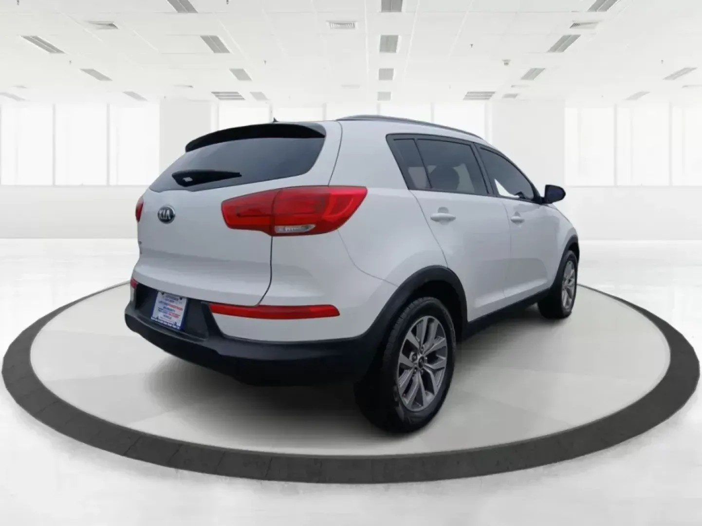 2015 Kia Sportage LX FWD (KNDPB3AC9F7) with an 2.4L V6 DOHC 24V engine, 6-Speed Automatic transmission, located at 880 E. National Road, Vandalia, OH, 45377, (937) 908-9800, 39.891918, -84.183594 - 2015 Kia Sportage LX FWD - Photo#2