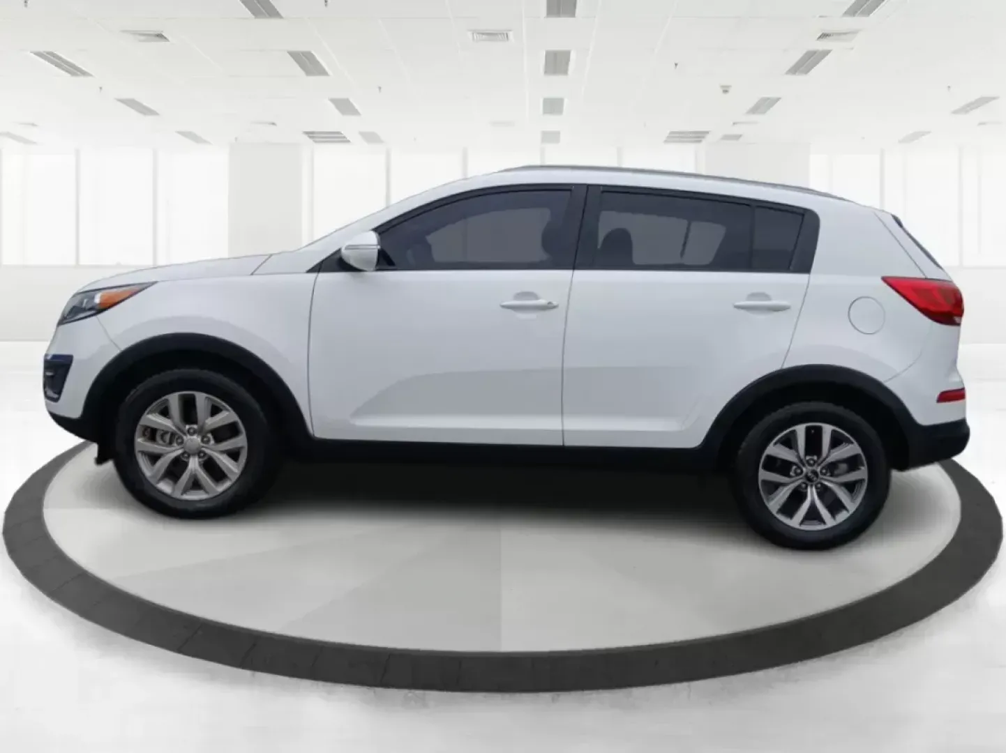 2015 Kia Sportage LX FWD (KNDPB3AC9F7) with an 2.4L V6 DOHC 24V engine, 6-Speed Automatic transmission, located at 880 E. National Road, Vandalia, OH, 45377, (937) 908-9800, 39.891918, -84.183594 - 2015 Kia Sportage LX FWD - Photo#5