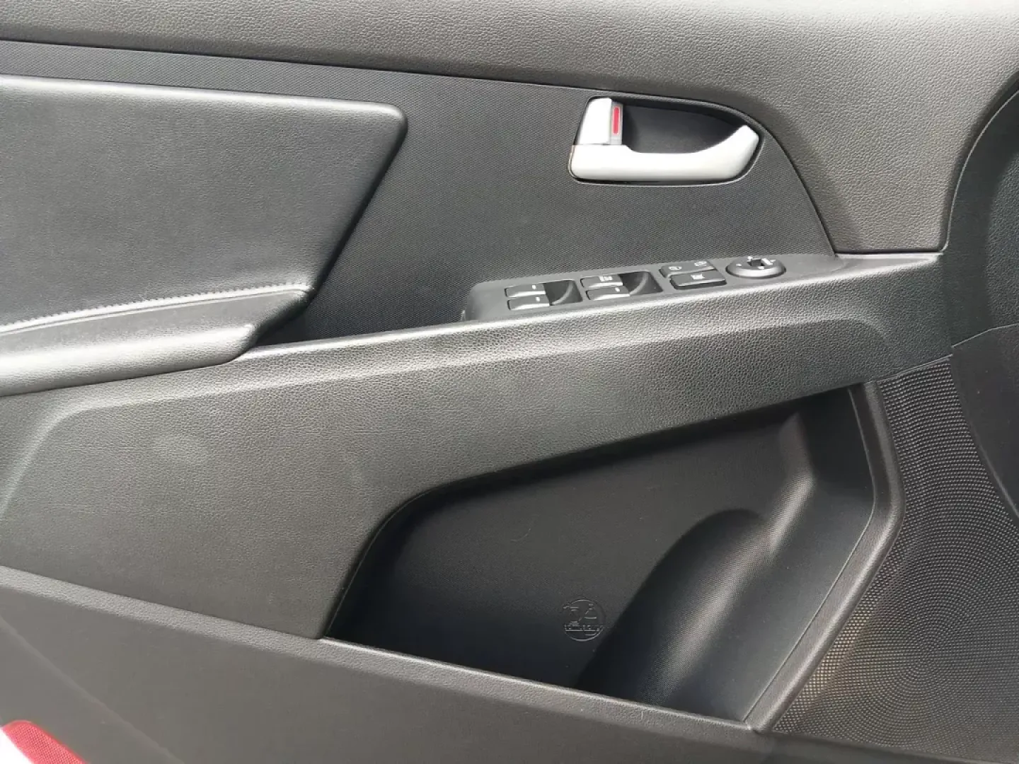 2015 Kia Sportage LX FWD (KNDPB3AC9F7) with an 2.4L V6 DOHC 24V engine, 6-Speed Automatic transmission, located at 880 E. National Road, Vandalia, OH, 45377, (937) 908-9800, 39.891918, -84.183594 - 2015 Kia Sportage LX FWD - Photo#17