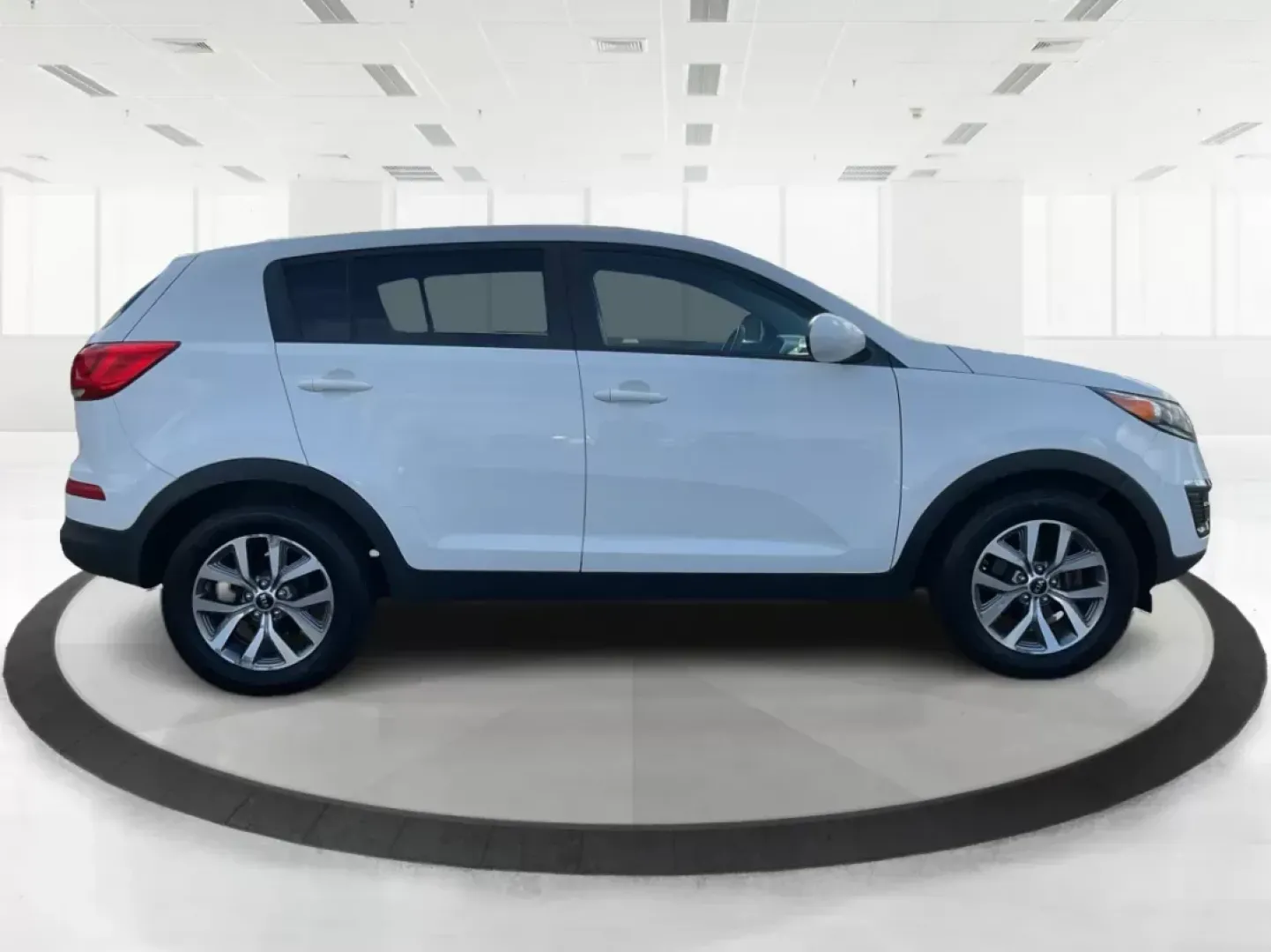 2015 Kia Sportage LX (KNDPB3AC1F7) with an Other engine, located at 1951 S Dayton Lakeview Rd., New Carlisle, OH, 45344, (937) 908-9800, 39.890999, -84.050255 - Are you looking for a versatile vehicle that can handle your family's daily adventures while also being budget-friendly? Look no further than this 2015 Kia Sportage LX, now available at Advantage Car and Credit in Fairborn, OH. This stylish crossover SUV is perfect for growing families, weekend geta - Photo#1