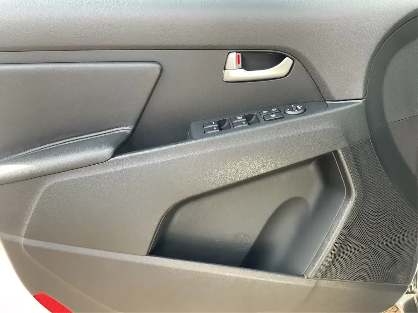 2015 Kia Sportage LX (KNDPB3AC1F7) with an Other engine, located at 1951 S Dayton Lakeview Rd., New Carlisle, OH, 45344, (937) 908-9800, 39.890999, -84.050255 - Are you looking for a versatile vehicle that can handle your family's daily adventures while also being budget-friendly? Look no further than this 2015 Kia Sportage LX, now available at Advantage Car and Credit in Fairborn, OH. This stylish crossover SUV is perfect for growing families, weekend geta - Photo#15