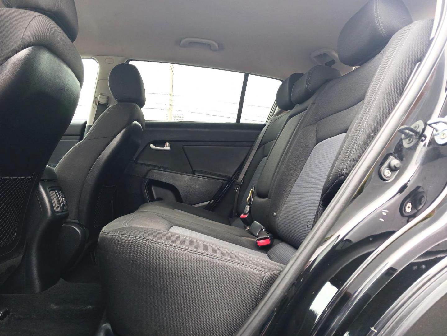2015 Kia Sportage LX AWD (KNDPBCAC2F7) with an 2.4L V6 DOHC 24V engine, 6-Speed Automatic transmission, located at 1230 East Main St, Xenia, OH, 45385, (937) 908-9800, 39.688026, -83.910172 - 2015 Kia Sportage LX AWD - Photo#9