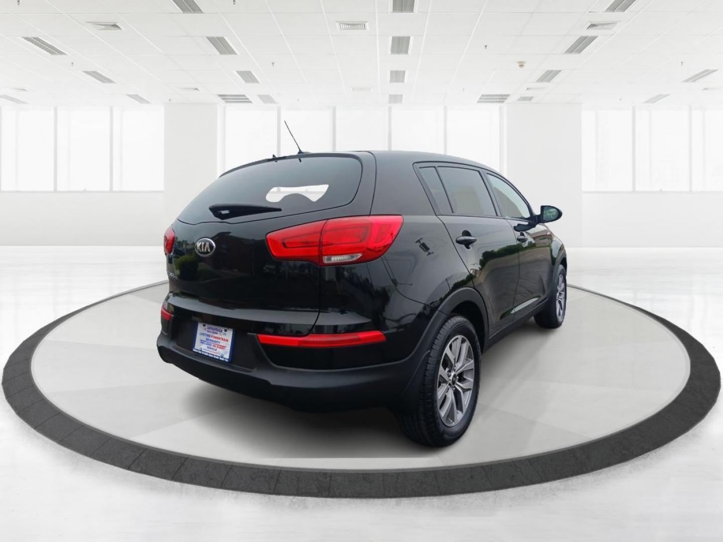 2015 Kia Sportage LX AWD (KNDPBCAC2F7) with an 2.4L V6 DOHC 24V engine, 6-Speed Automatic transmission, located at 1230 East Main St, Xenia, OH, 45385, (937) 908-9800, 39.688026, -83.910172 - 2015 Kia Sportage LX AWD - Photo#2