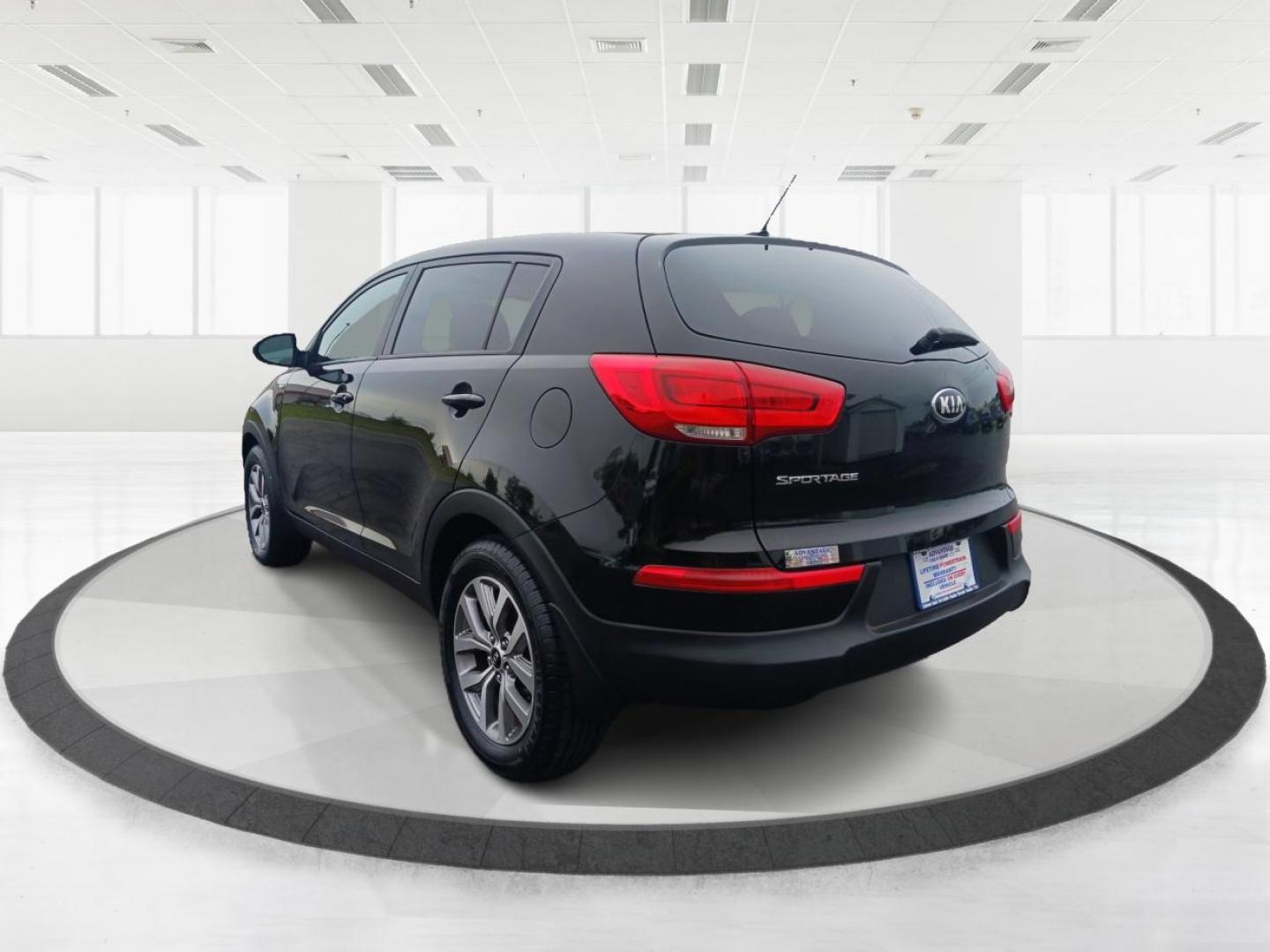 2015 Kia Sportage LX AWD (KNDPBCAC2F7) with an 2.4L V6 DOHC 24V engine, 6-Speed Automatic transmission, located at 1230 East Main St, Xenia, OH, 45385, (937) 908-9800, 39.688026, -83.910172 - 2015 Kia Sportage LX AWD - Photo#4