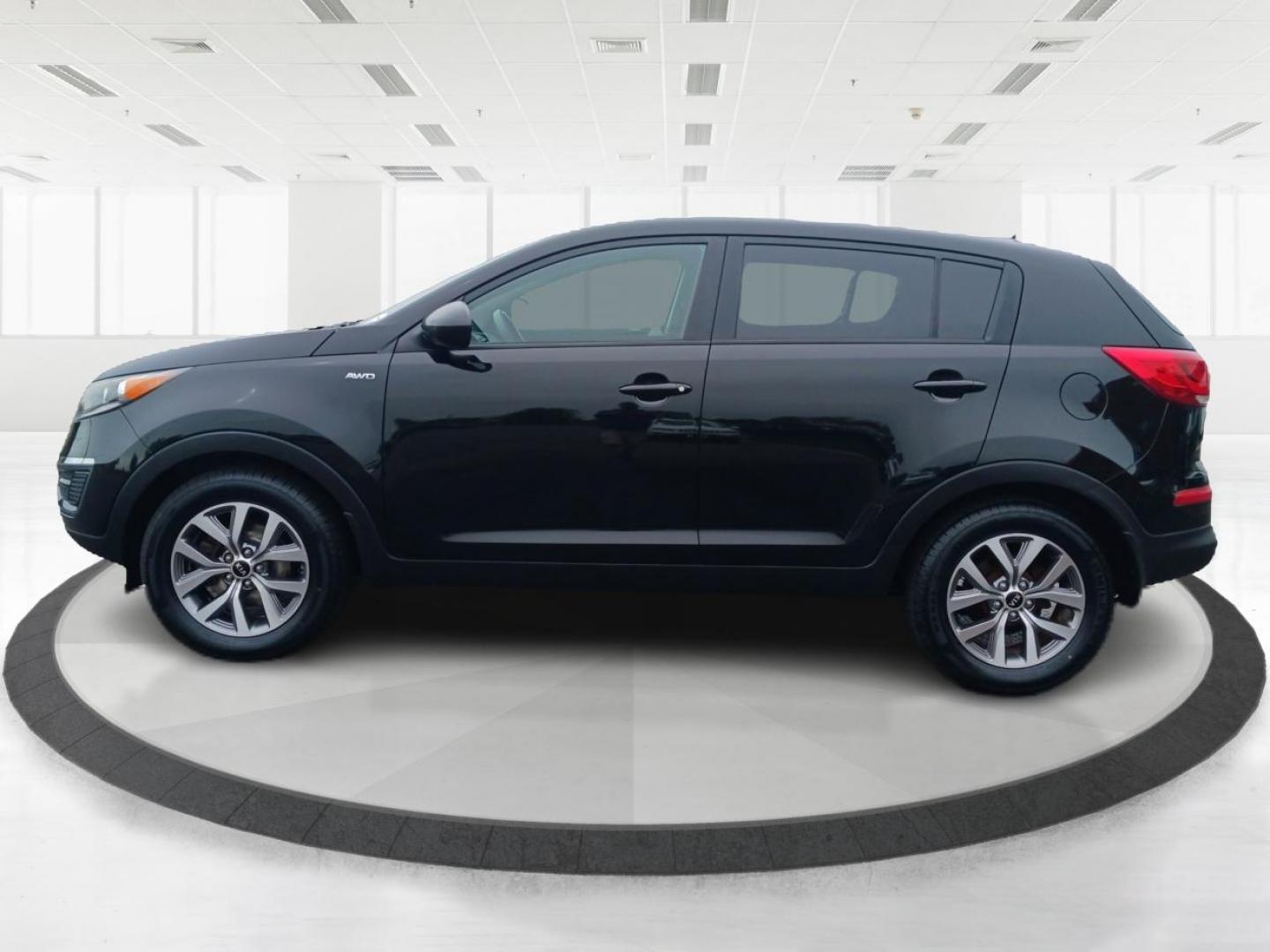 2015 Kia Sportage LX AWD (KNDPBCAC2F7) with an 2.4L V6 DOHC 24V engine, 6-Speed Automatic transmission, located at 1230 East Main St, Xenia, OH, 45385, (937) 908-9800, 39.688026, -83.910172 - 2015 Kia Sportage LX AWD - Photo#5