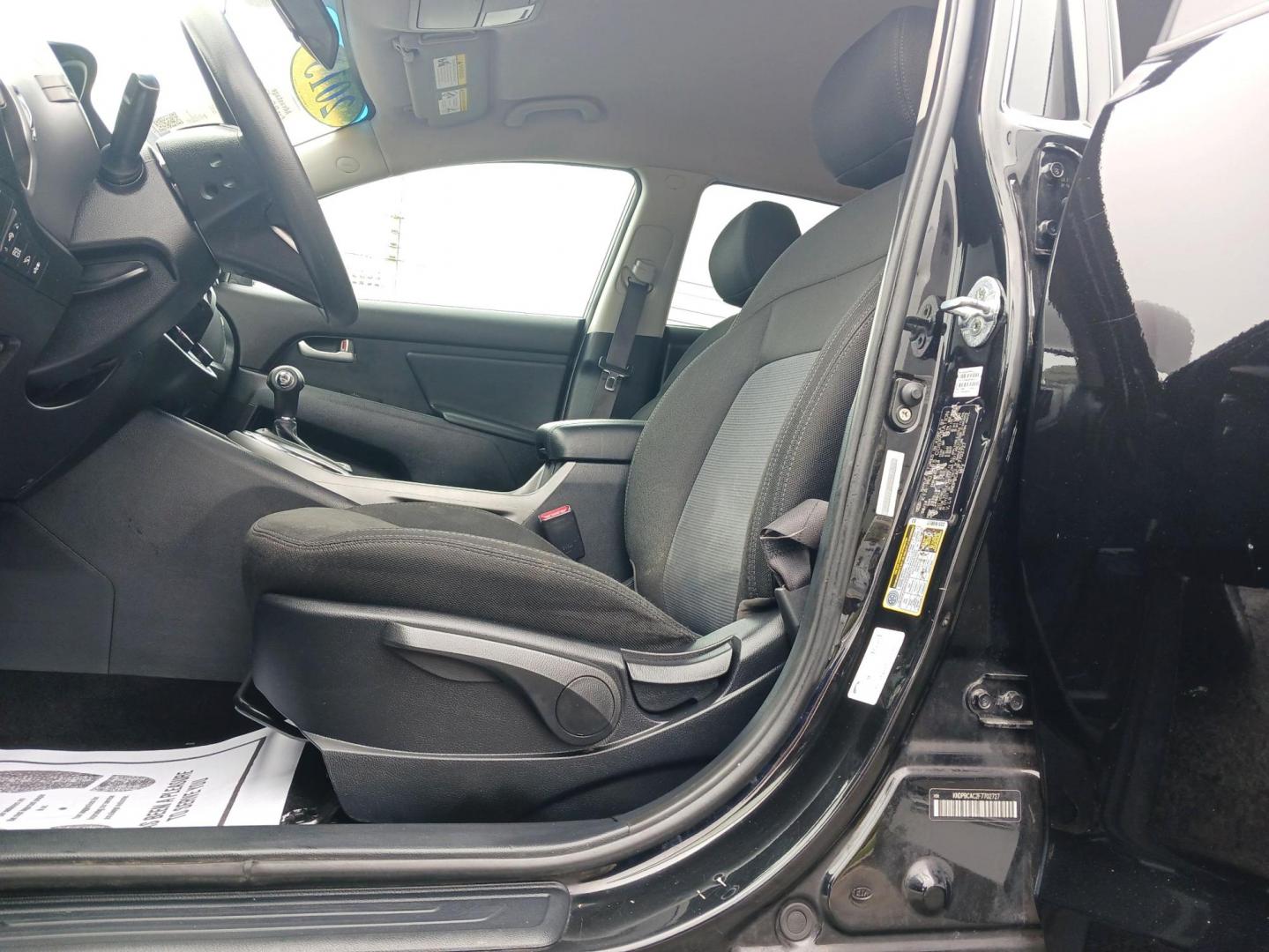 2015 Kia Sportage LX AWD (KNDPBCAC2F7) with an 2.4L V6 DOHC 24V engine, 6-Speed Automatic transmission, located at 1230 East Main St, Xenia, OH, 45385, (937) 908-9800, 39.688026, -83.910172 - 2015 Kia Sportage LX AWD - Photo#8