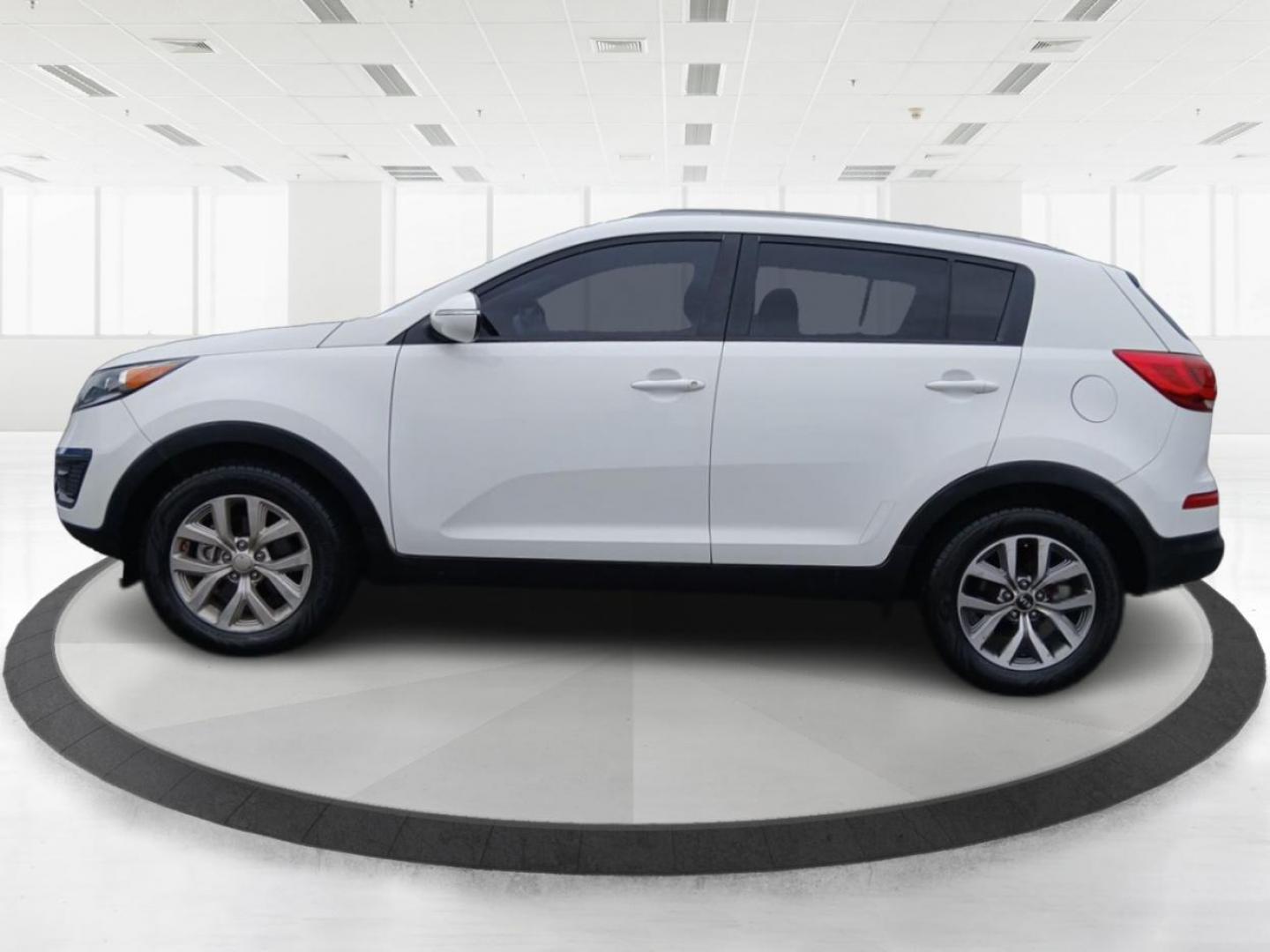 2015 Kia Sportage LX FWD (KNDPB3AC9F7) with an 2.4L V6 DOHC 24V engine, 6-Speed Automatic transmission, located at 880 E. National Road, Vandalia, OH, 45377, (937) 908-9800, 39.891918, -84.183594 - 2015 Kia Sportage LX FWD - Photo#4