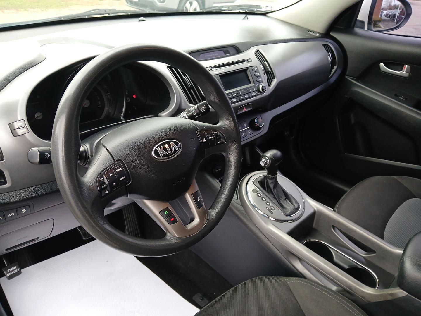 2015 Kia Sportage LX FWD (KNDPB3AC9F7) with an 2.4L V6 DOHC 24V engine, 6-Speed Automatic transmission, located at 880 E. National Road, Vandalia, OH, 45377, (937) 908-9800, 39.891918, -84.183594 - 2015 Kia Sportage LX FWD - Photo#7