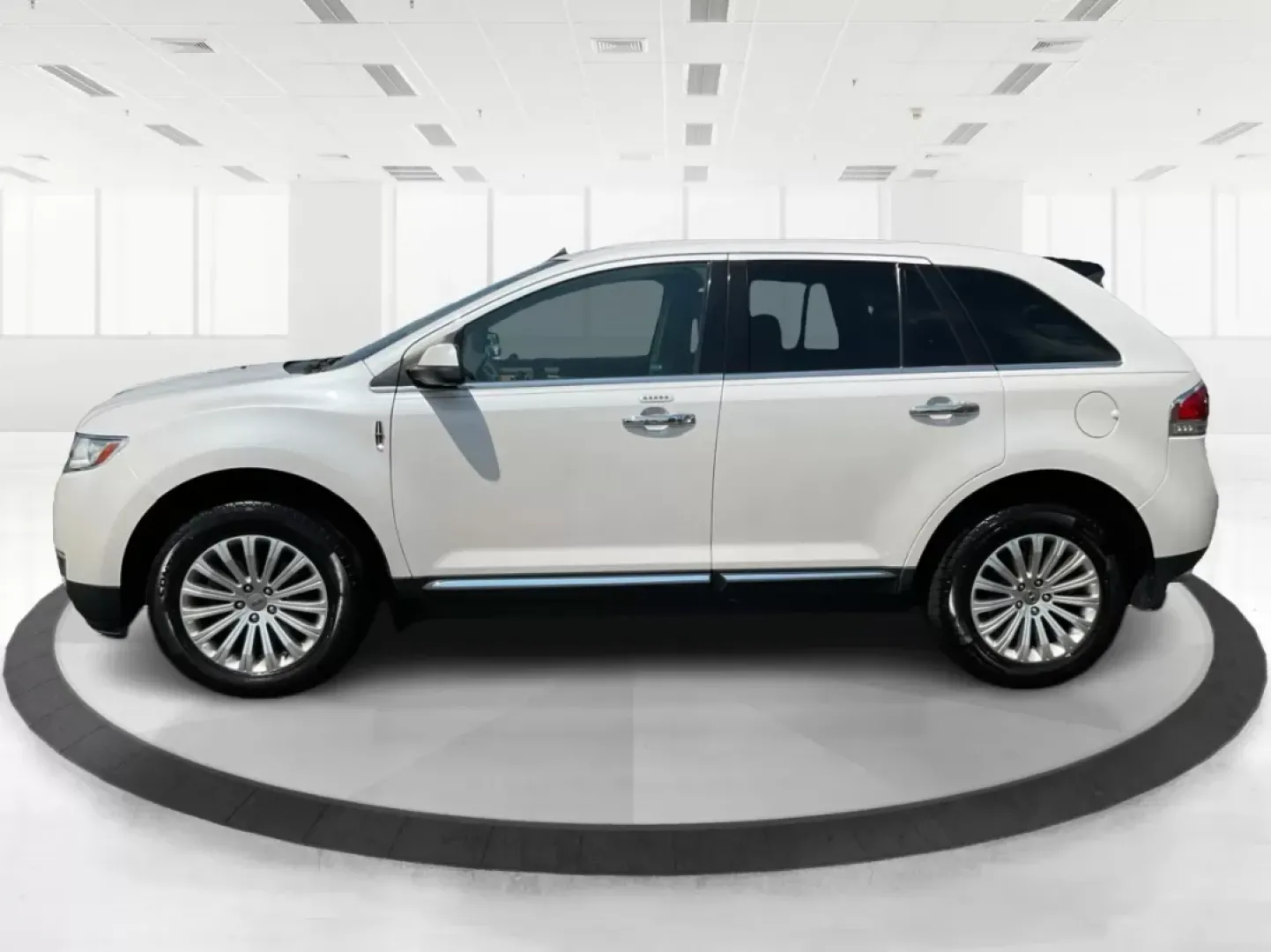 2015 Lincoln MKX Base (2LMDJ6JK7FB) with an Other engine, located at 1184 Kauffman Ave, Fairborn, OH, 45324, (937) 908-9800, 39.807072, -84.030914 - ### Luxurious Comfort Awaits: 2015 Lincoln MKX at Advantage Car and Credit<br /> <br /> Are you searching for a vehicle that effortlessly combines style, comfort, and performance? Look no further! The 2015 Lincoln MKX is perfect for growing families and individuals who appreciate the finer things in - Photo#5