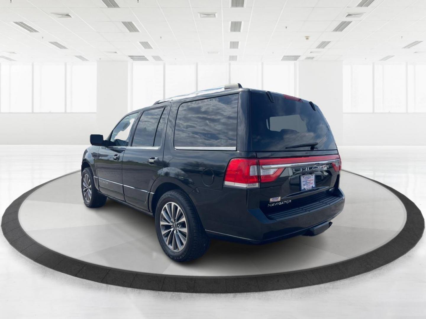 2015 Lincoln Navigator Base (5LMJJ2JT1FE) with an Other engine, located at 1184 Kauffman Ave, Fairborn, OH, 45324, (937) 908-9800, 39.807072, -84.030914 - Third Row - Photo#4