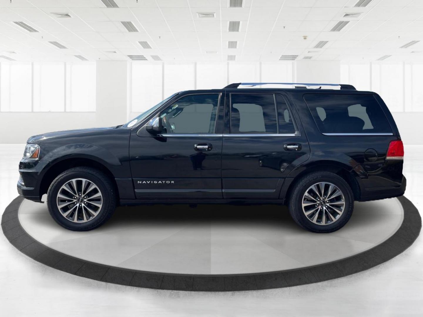 2015 Lincoln Navigator Base (5LMJJ2JT1FE) with an Other engine, located at 1184 Kauffman Ave, Fairborn, OH, 45324, (937) 908-9800, 39.807072, -84.030914 - Third Row - Photo#5