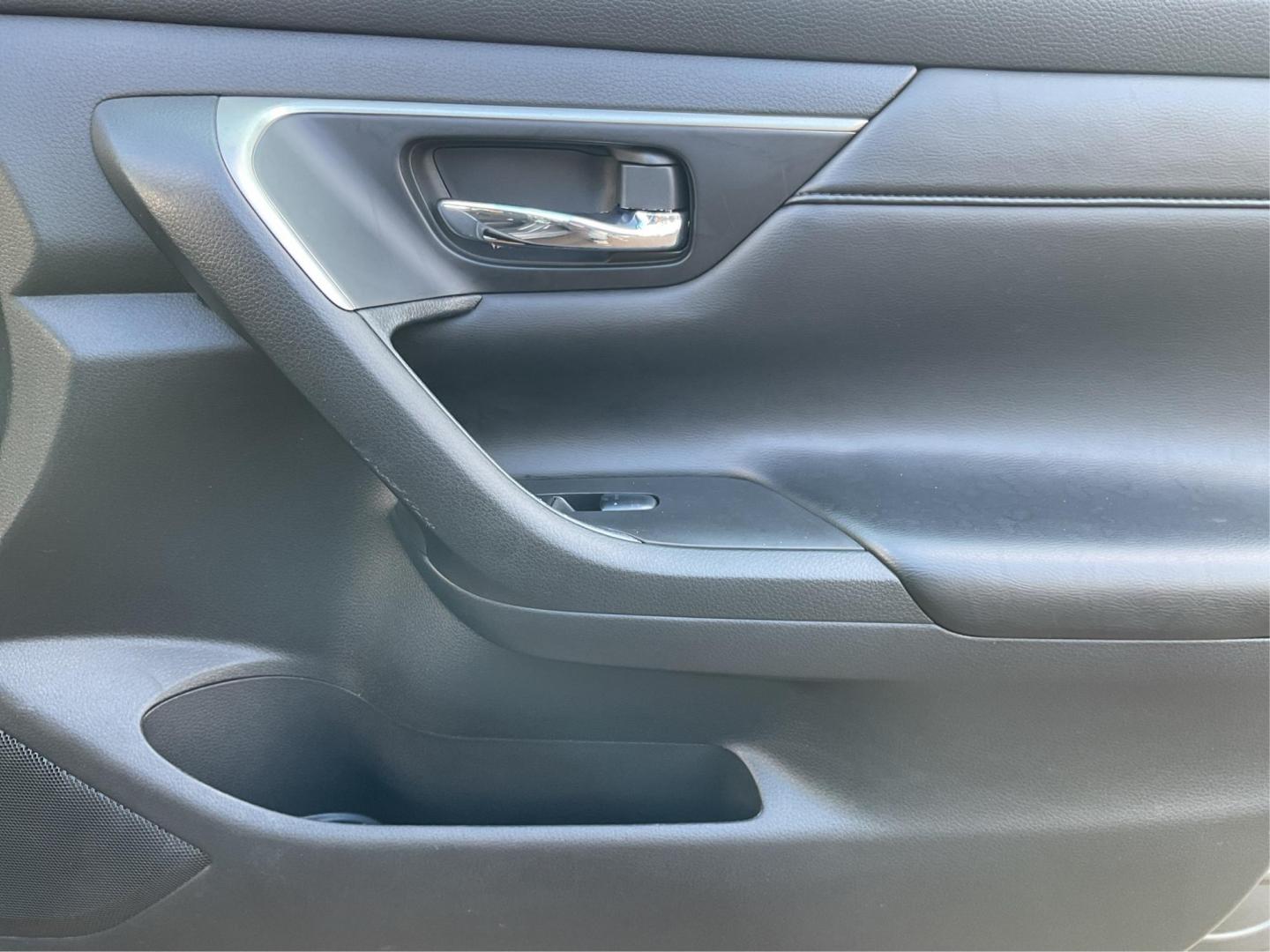 2015 Nissan Altima 2.5 S (1N4AL3AP5FN) with an Other engine, located at 401 Woodman Dr, Riverside, OH, 45431, (937) 908-9800, 39.760899, -84.123421 - 2015 Nissan Altima 2.5 S - Photo#18