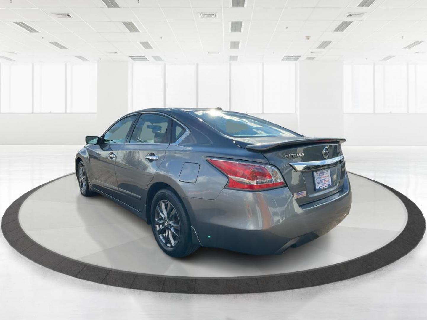 2015 Nissan Altima 2.5 S (1N4AL3AP5FN) with an Other engine, located at 401 Woodman Dr, Riverside, OH, 45431, (937) 908-9800, 39.760899, -84.123421 - 2015 Nissan Altima 2.5 S - Photo#4