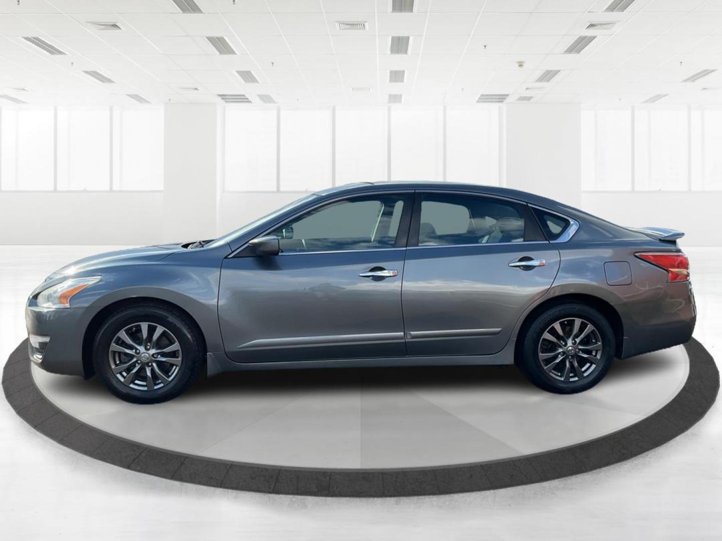 2015 Nissan Altima 2.5 S (1N4AL3AP5FN) with an Other engine, located at 401 Woodman Dr, Riverside, OH, 45431, (937) 908-9800, 39.760899, -84.123421 - 2015 Nissan Altima 2.5 S - Photo#5