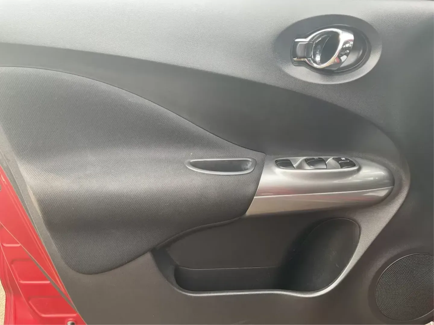 2015 Nissan Juke S (JN8AF5MR1FT) with an 1.6L I-4 gasoline direct injection engine, located at 8750 N County Rd 25A, Piqua, OH, 45356, (937) 908-9800, 40.164391, -84.232513 - One Owner - Photo#16