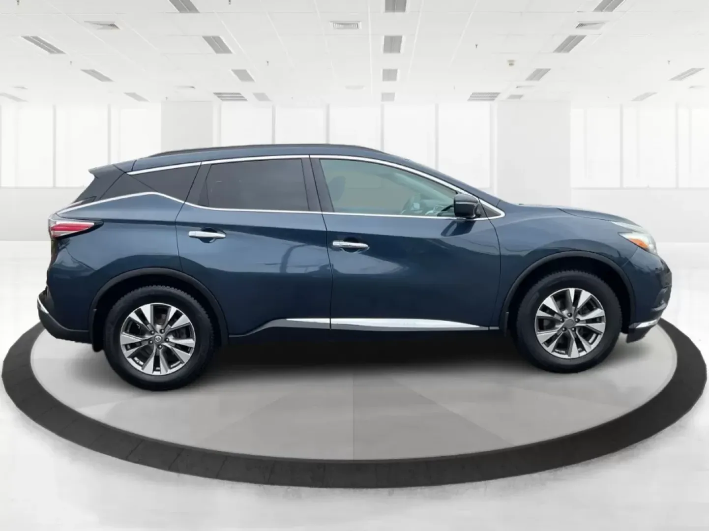 2015 Nissan Murano SV (5N1AZ2MH9FN) with an 3.5L V-6 DOHC engine, located at 1230 East Main St, Xenia, OH, 45385, (937) 908-9800, 39.688026, -83.910172 - Are you ready to elevate your family adventures or daily commutes? The 2015 Nissan Murano SV is the perfect vehicle to transform your driving experience! With its spacious interior and modern features, this SUV is designed for those who crave comfort and versatility, making it ideal for both busy fa - Photo#1