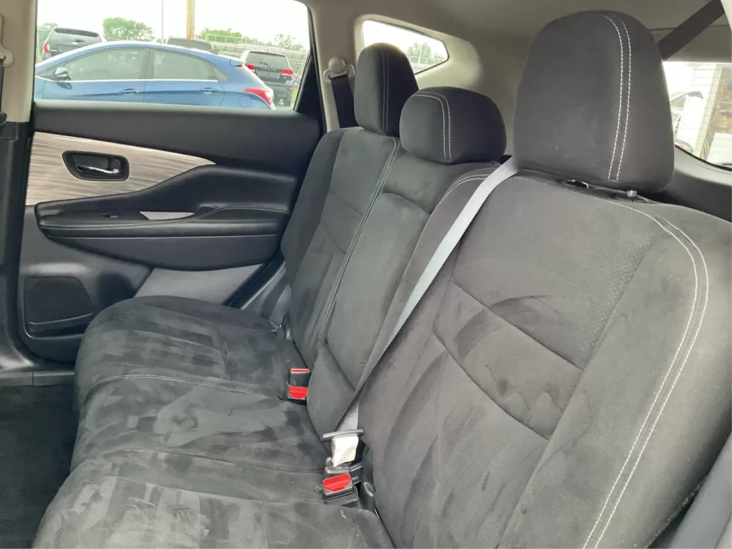 2015 Nissan Murano SV (5N1AZ2MH9FN) with an 3.5L V-6 DOHC engine, located at 1230 East Main St, Xenia, OH, 45385, (937) 908-9800, 39.688026, -83.910172 - Are you ready to elevate your family adventures or daily commutes? The 2015 Nissan Murano SV is the perfect vehicle to transform your driving experience! With its spacious interior and modern features, this SUV is designed for those who crave comfort and versatility, making it ideal for both busy fa - Photo#10